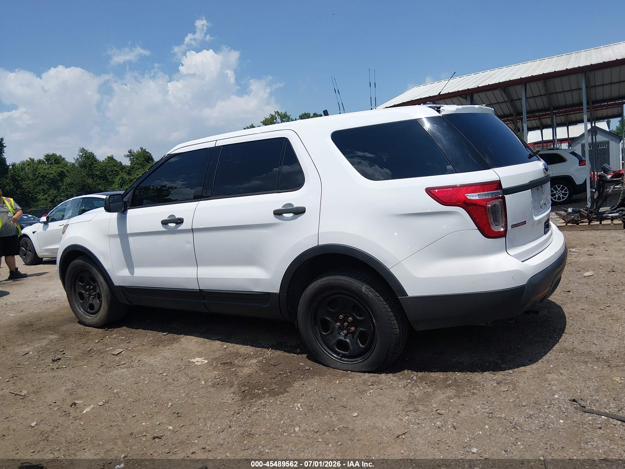 2014 Ford Utility Police Interceptor   White vin: 1FM5K8AR2EGA14522