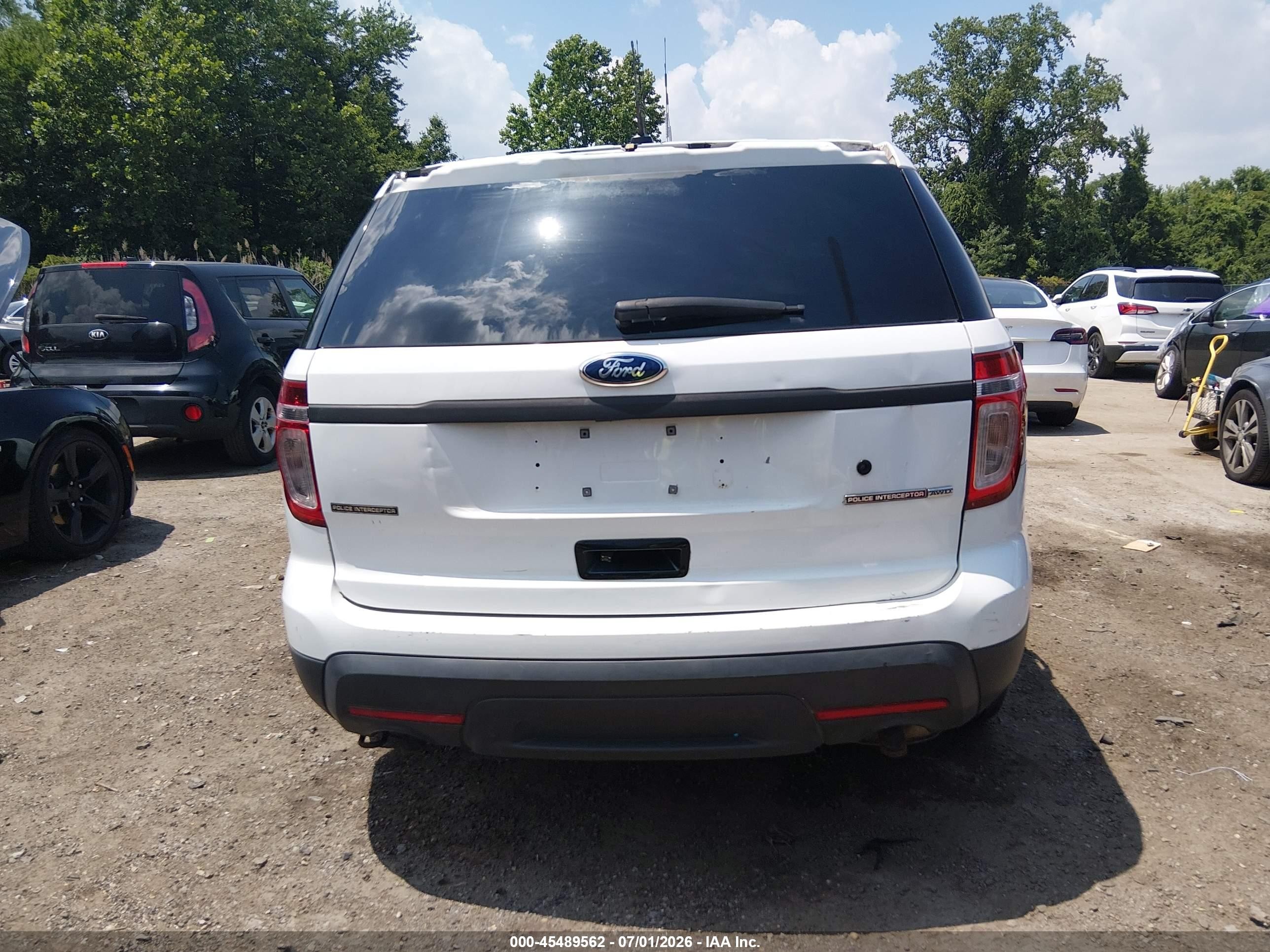 2014 Ford Utility Police Interceptor   White vin: 1FM5K8AR2EGA14522