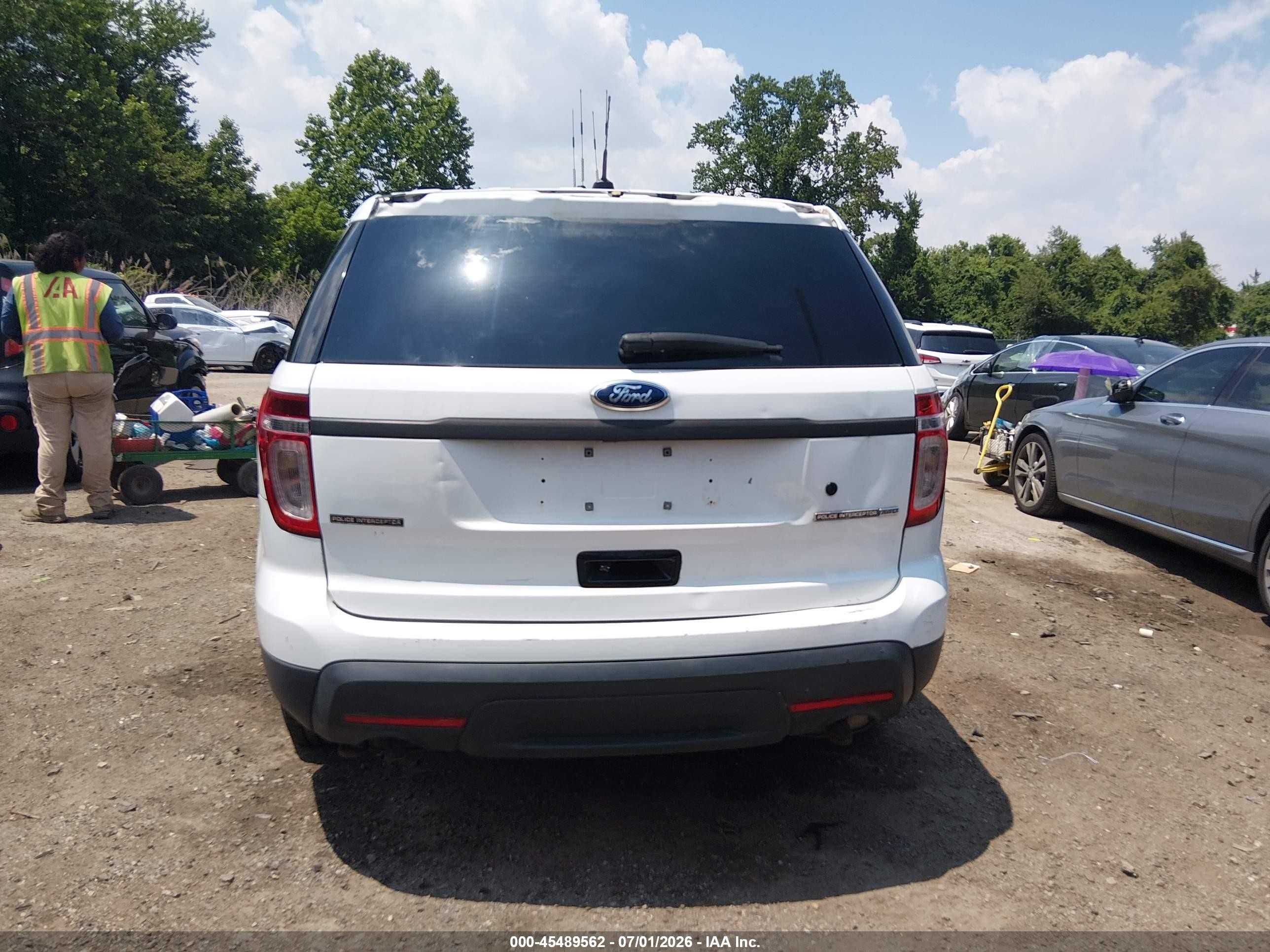 2014 Ford Utility Police Interceptor   White vin: 1FM5K8AR2EGA14522
