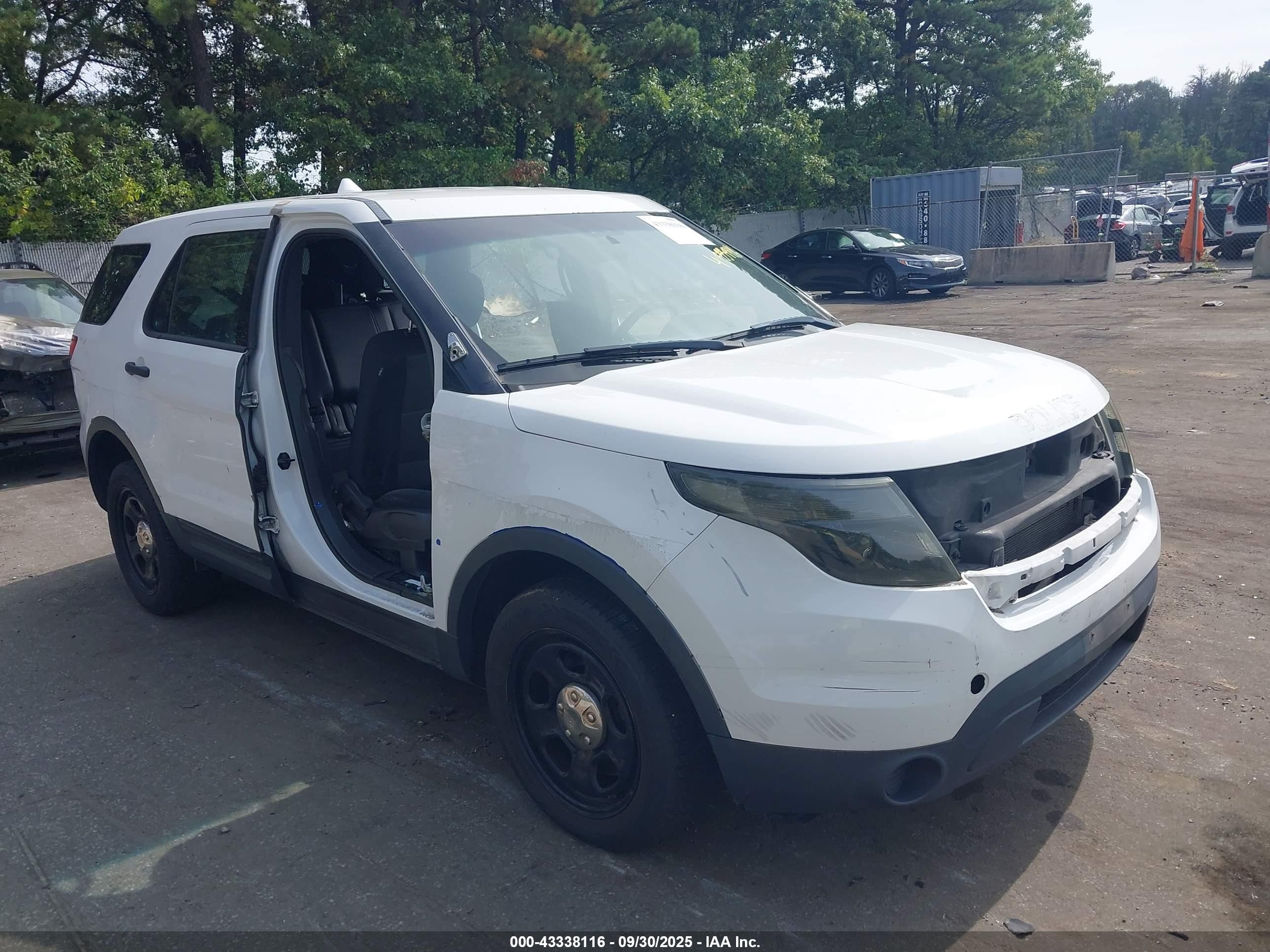2014 Ford Police Interceptor   White vin: 1FM5K8AR2EGA50467