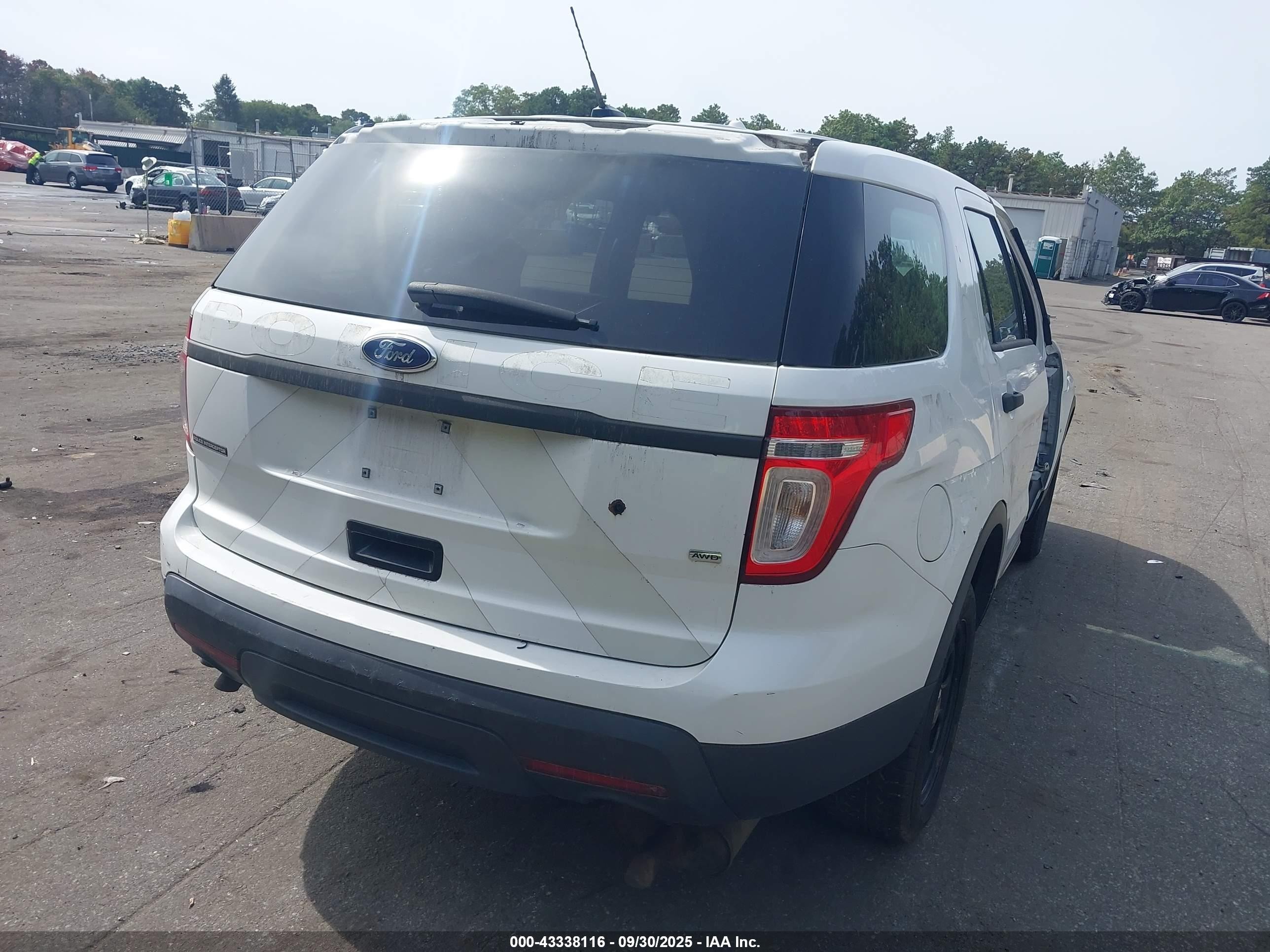 2014 Ford Police Interceptor   White vin: 1FM5K8AR2EGA50467