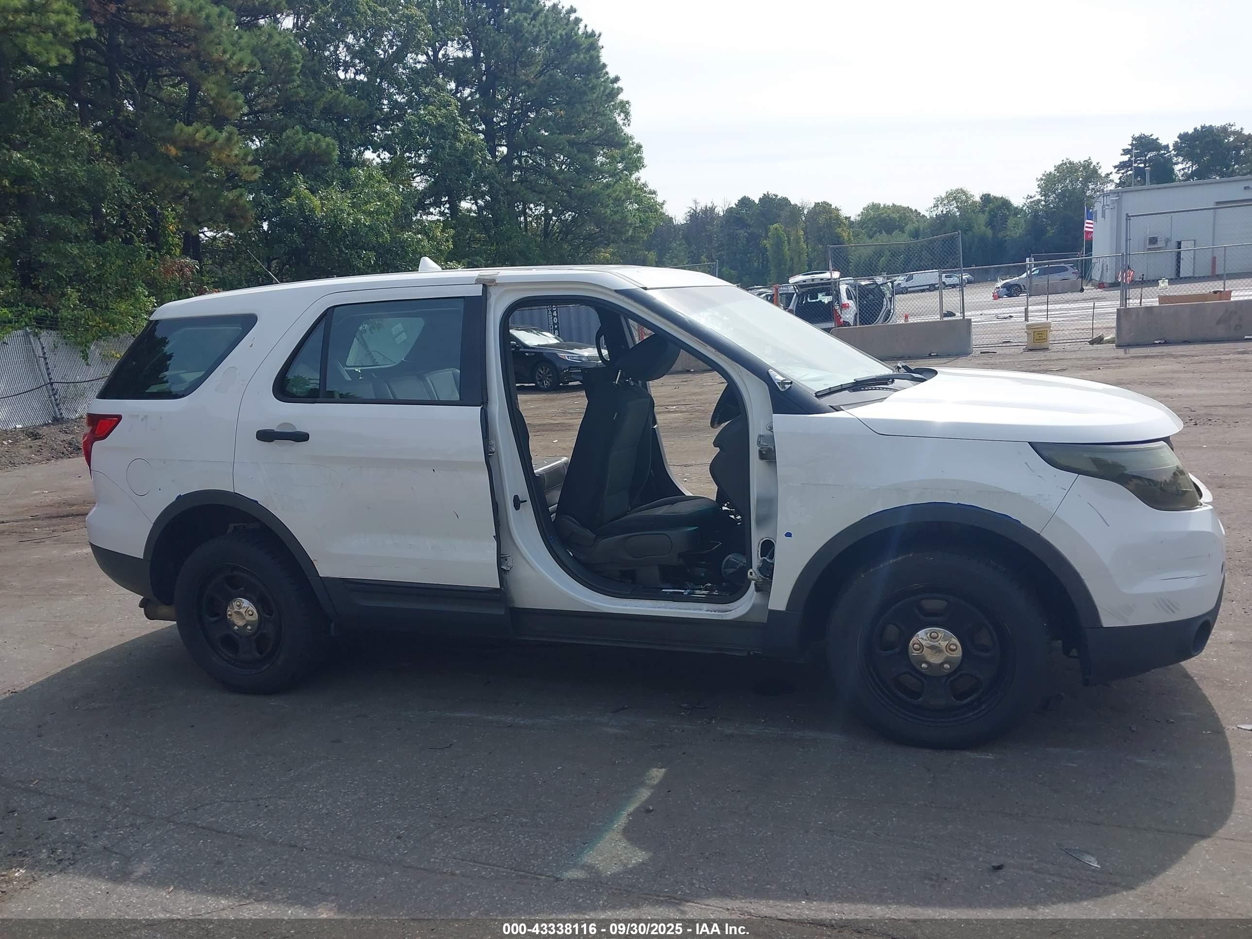 2014 Ford Police Interceptor   White vin: 1FM5K8AR2EGA50467