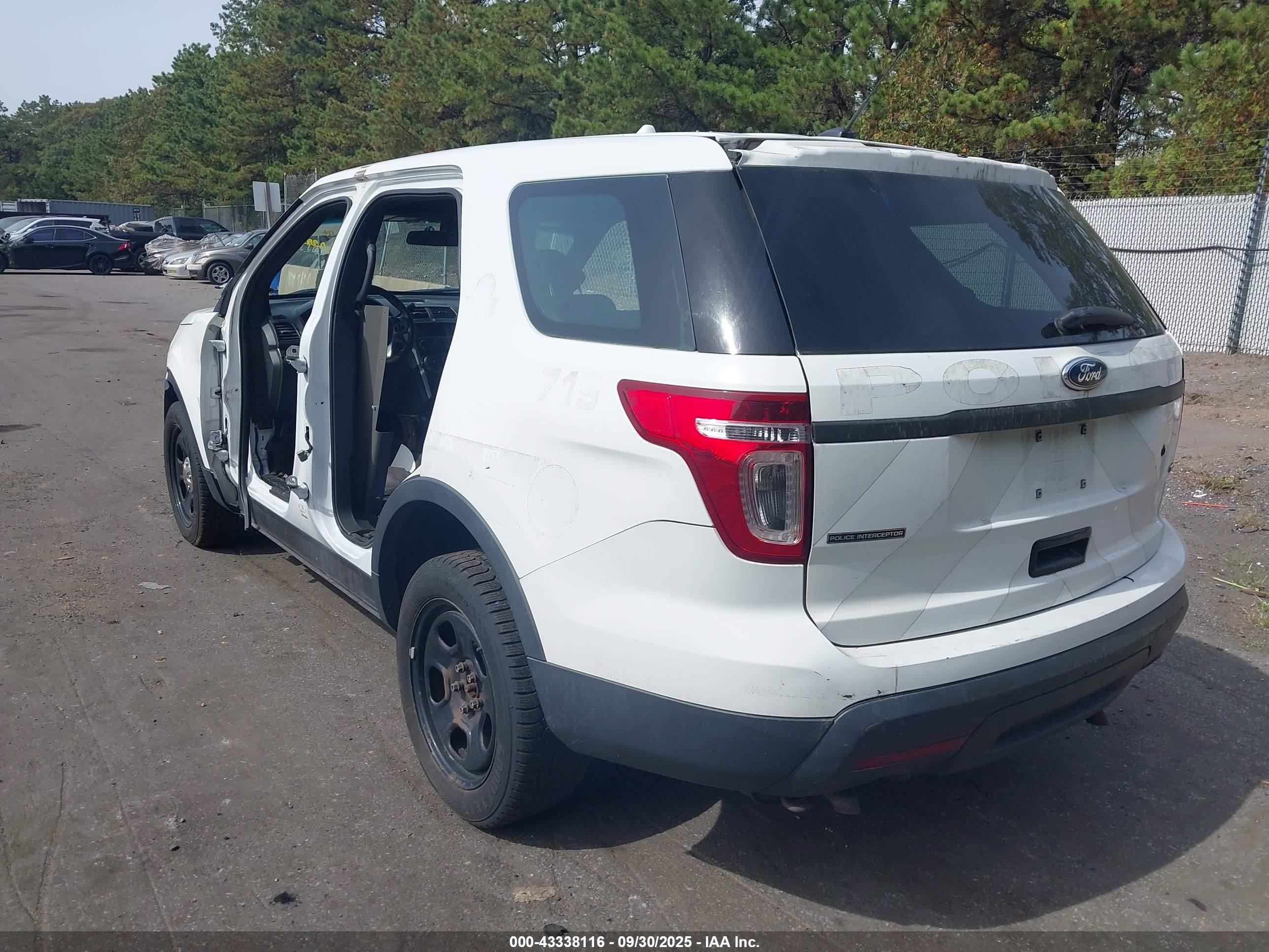 2014 Ford Police Interceptor   White vin: 1FM5K8AR2EGA50467