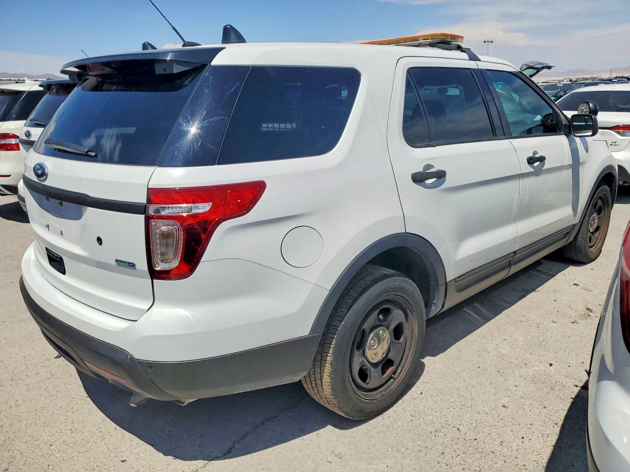 2014 Ford Explorer Police Interceptor White vin: 1FM5K8AR3EGA75913