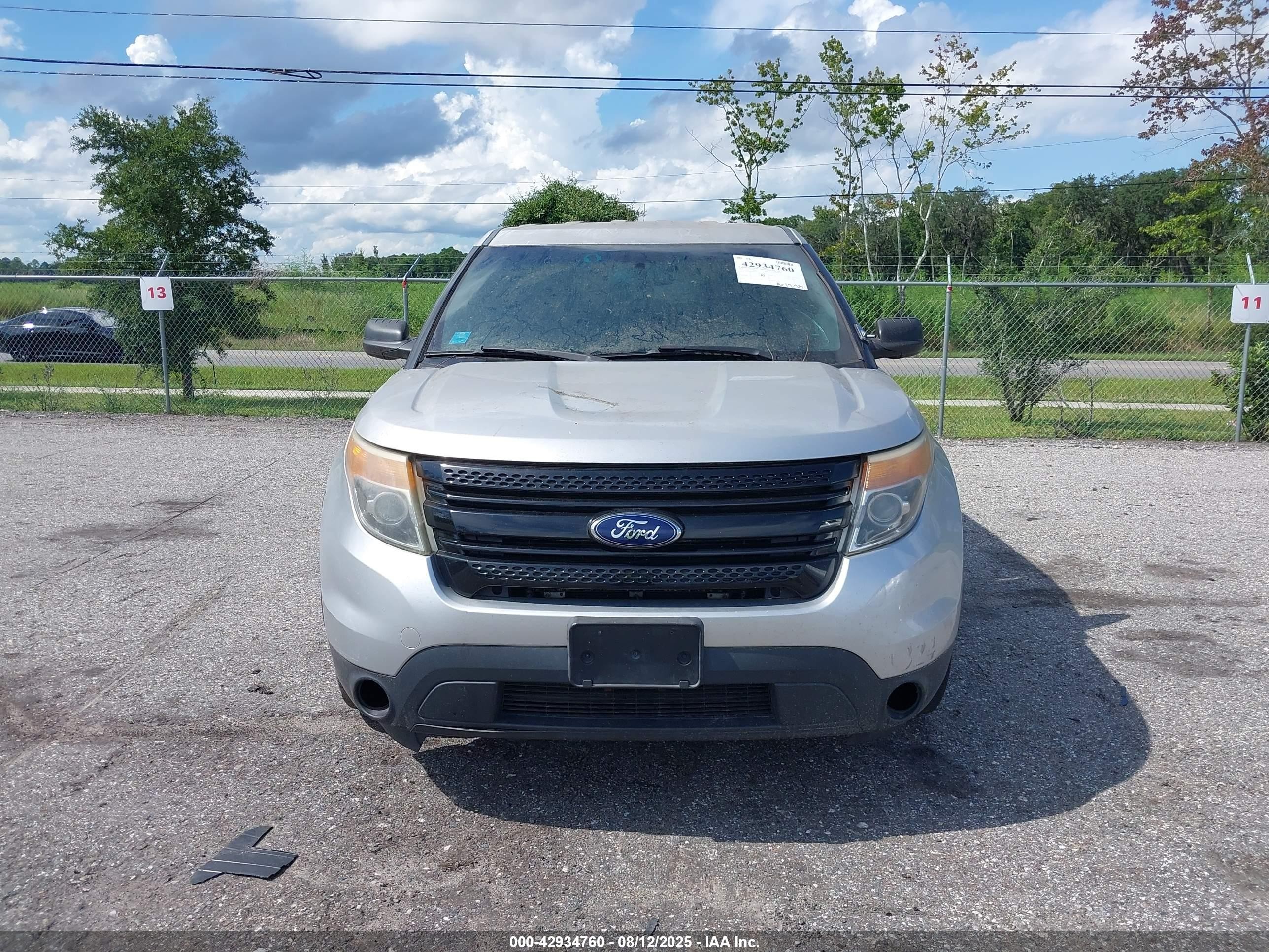 2014 Ford Police Interceptor   Silver vin: 1FM5K8AR3EGA92873