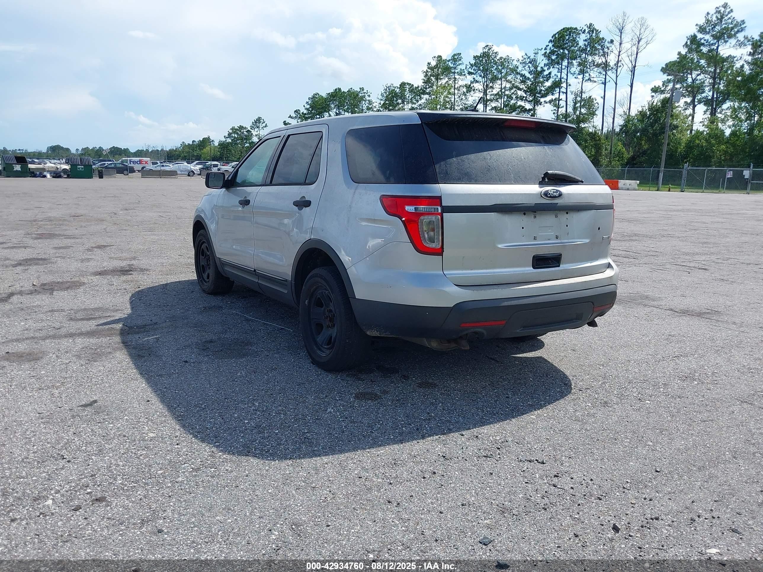 2014 Ford Police Interceptor   Silver vin: 1FM5K8AR3EGA92873