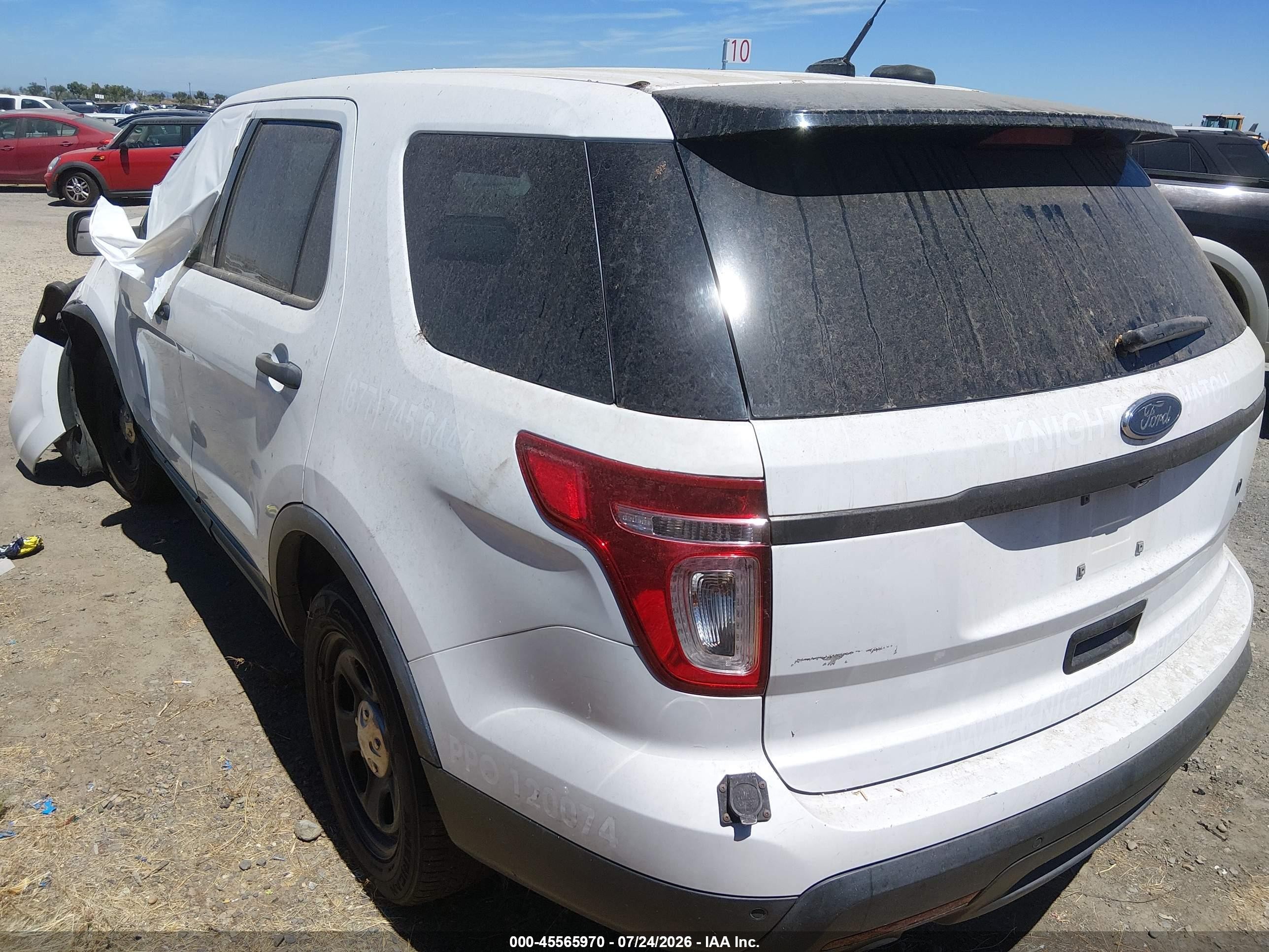 2015 Ford Utility Police Interceptor   White vin: 1FM5K8AR3FGB75740