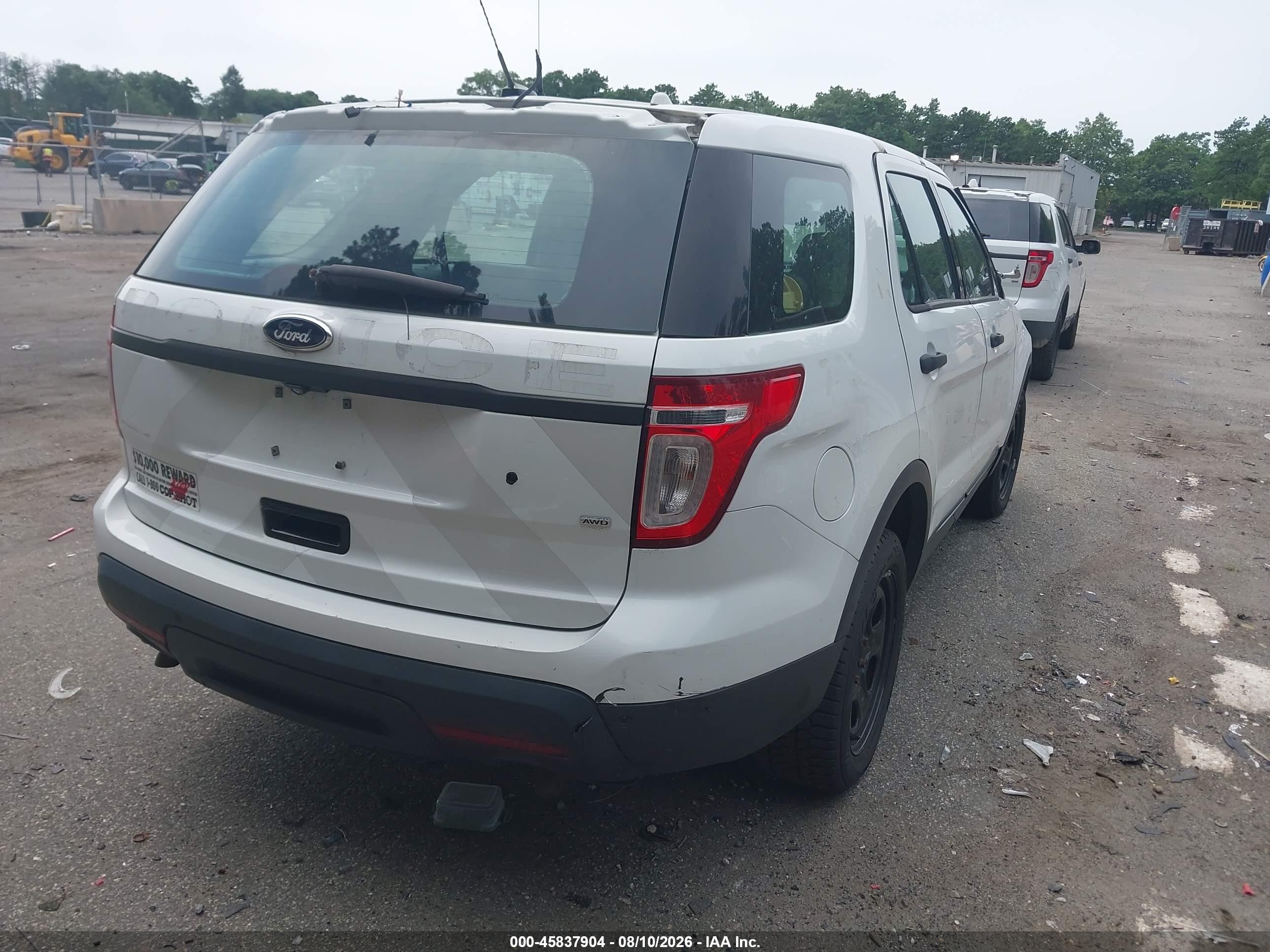 2014 Ford Utility Police Interceptor   White vin: 1FM5K8AR4EGC50072