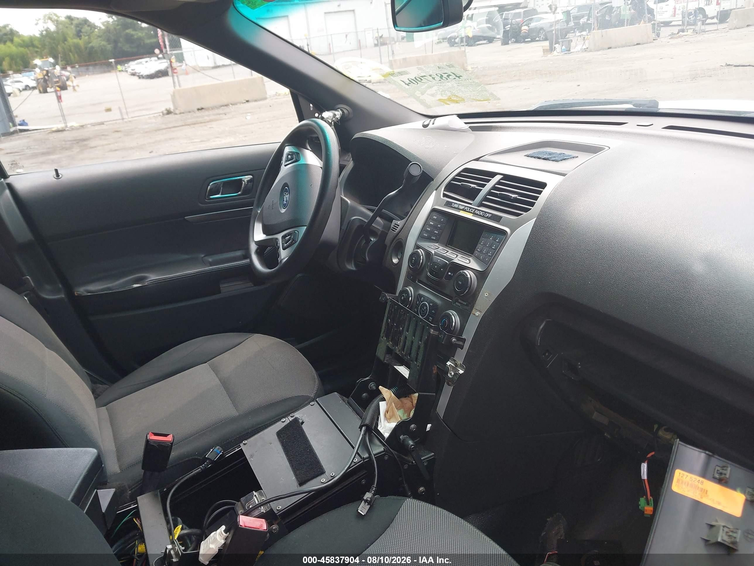 2014 Ford Utility Police Interceptor   White vin: 1FM5K8AR4EGC50072