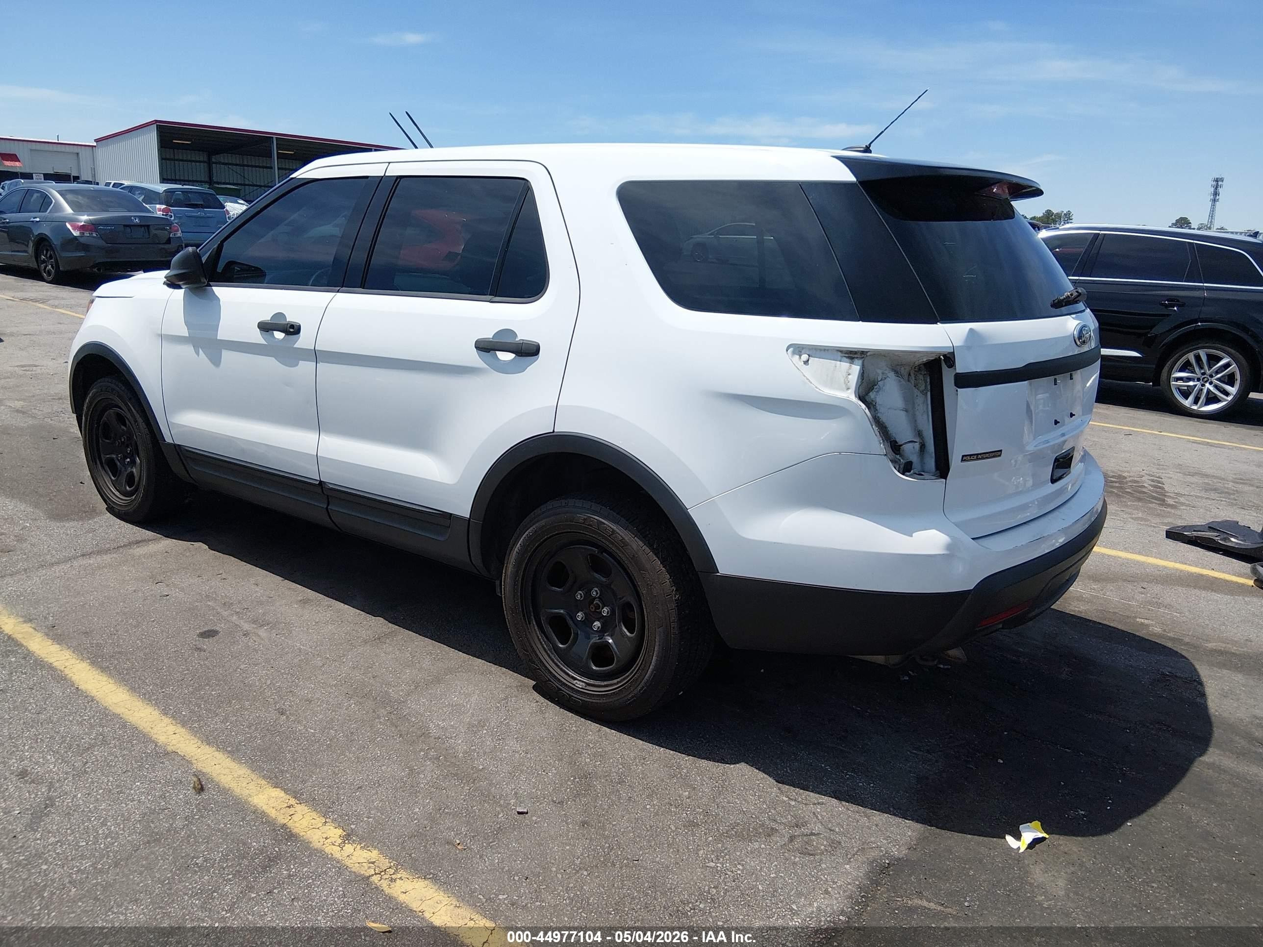 2015 Ford Utility Police Interceptor   White vin: 1FM5K8AR4FGC29885
