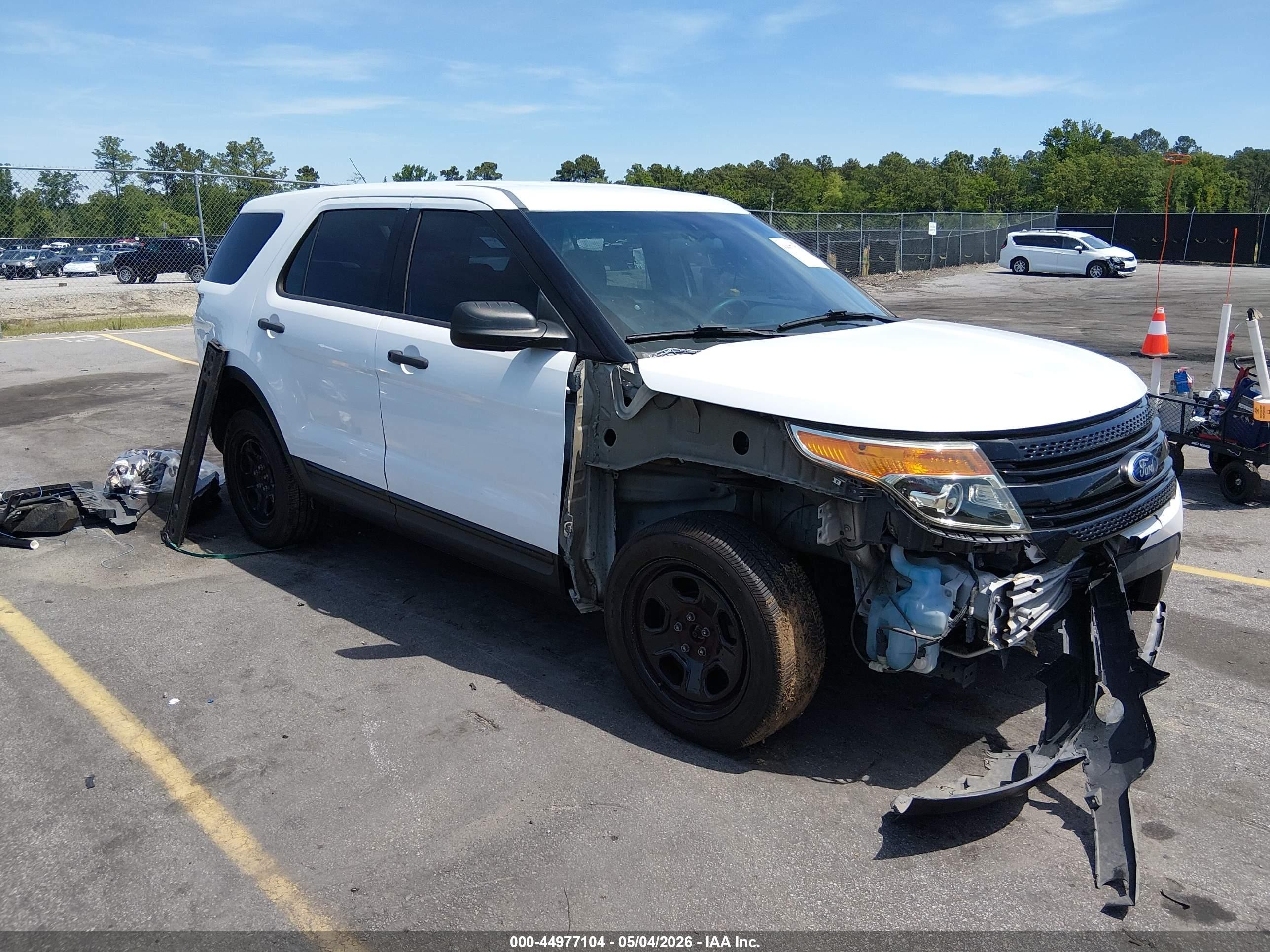 2015 Ford Utility Police Interceptor   White vin: 1FM5K8AR4FGC29885