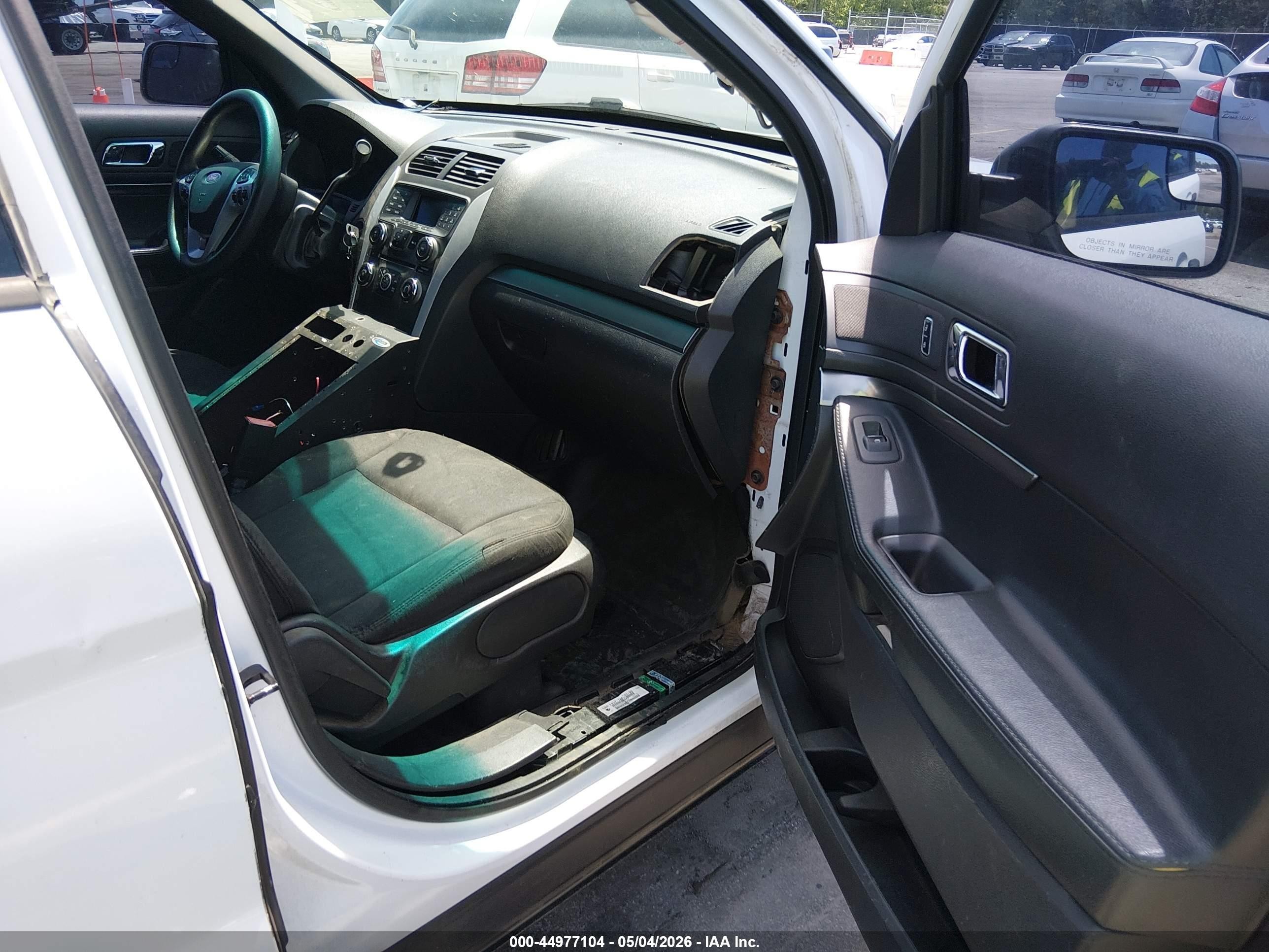 2015 Ford Utility Police Interceptor   White vin: 1FM5K8AR4FGC29885