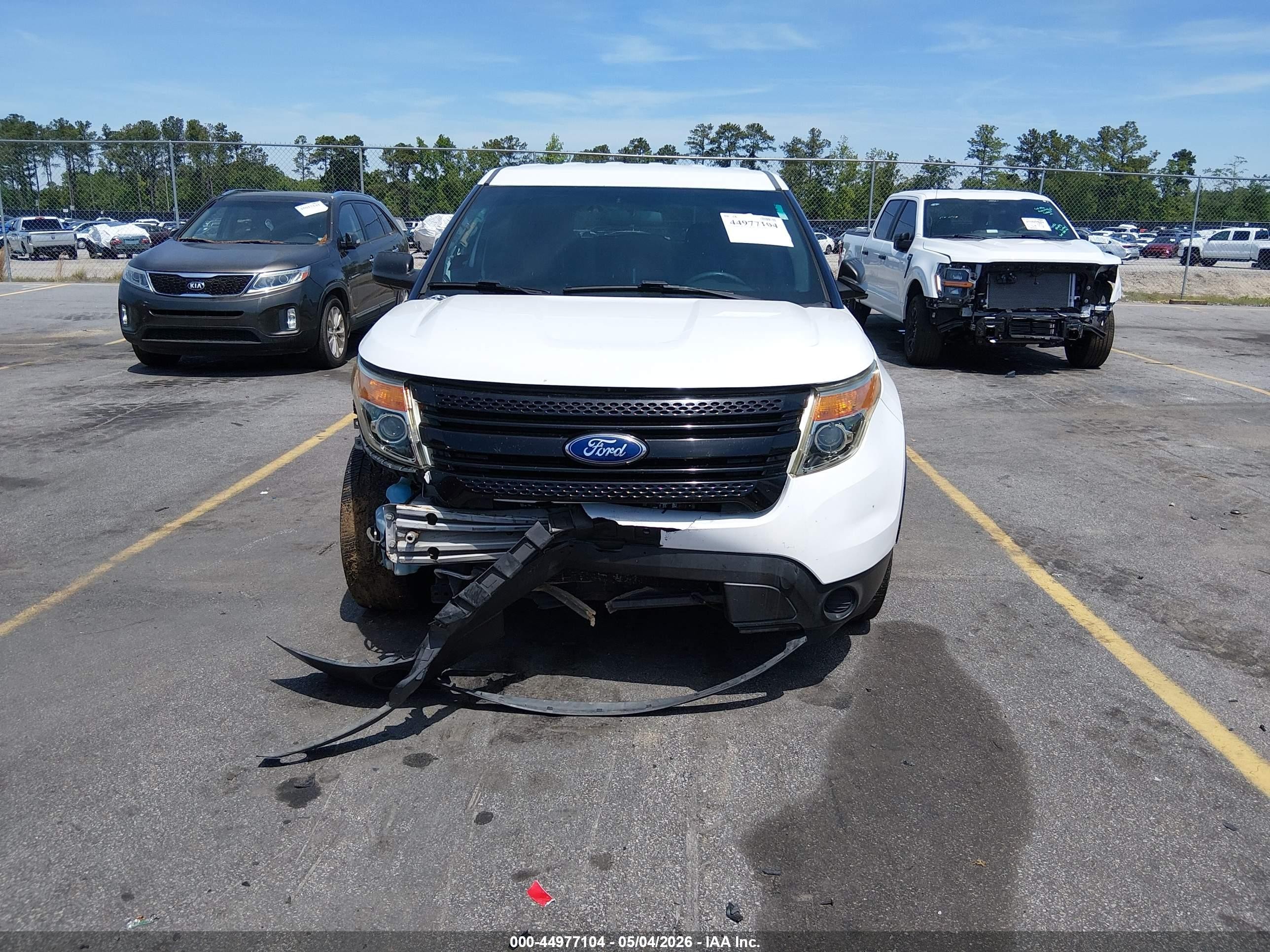 2015 Ford Utility Police Interceptor   White vin: 1FM5K8AR4FGC29885