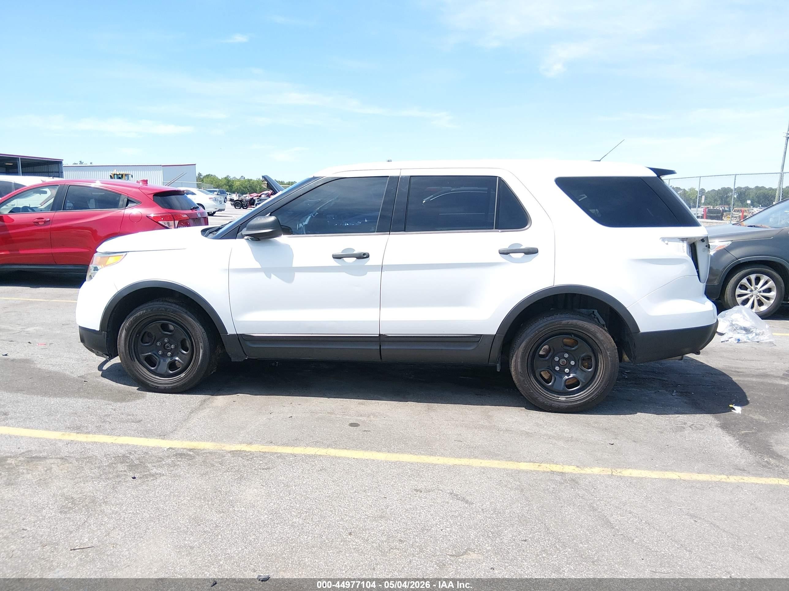 2015 Ford Utility Police Interceptor   White vin: 1FM5K8AR4FGC29885