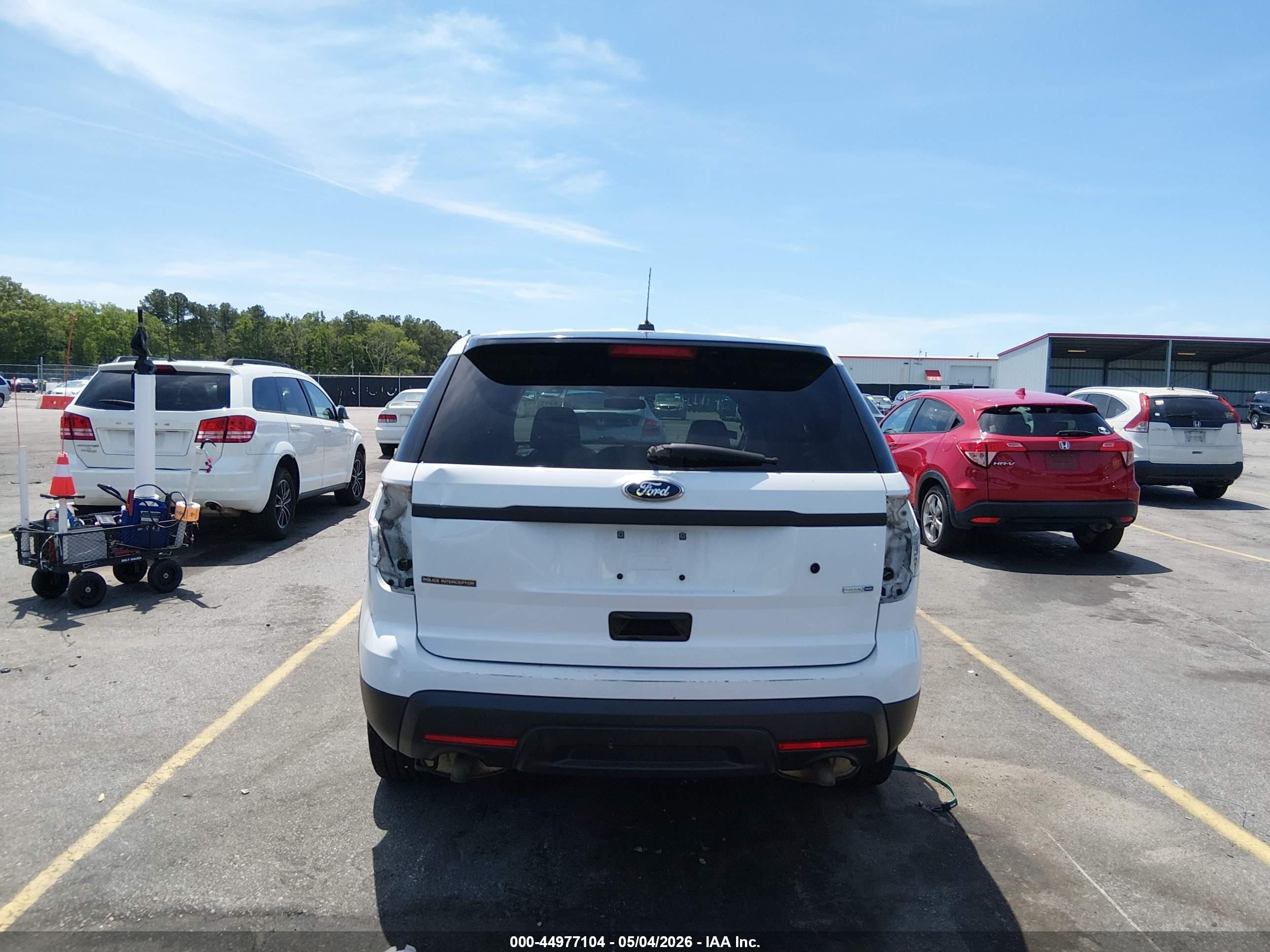 2015 Ford Utility Police Interceptor   White vin: 1FM5K8AR4FGC29885