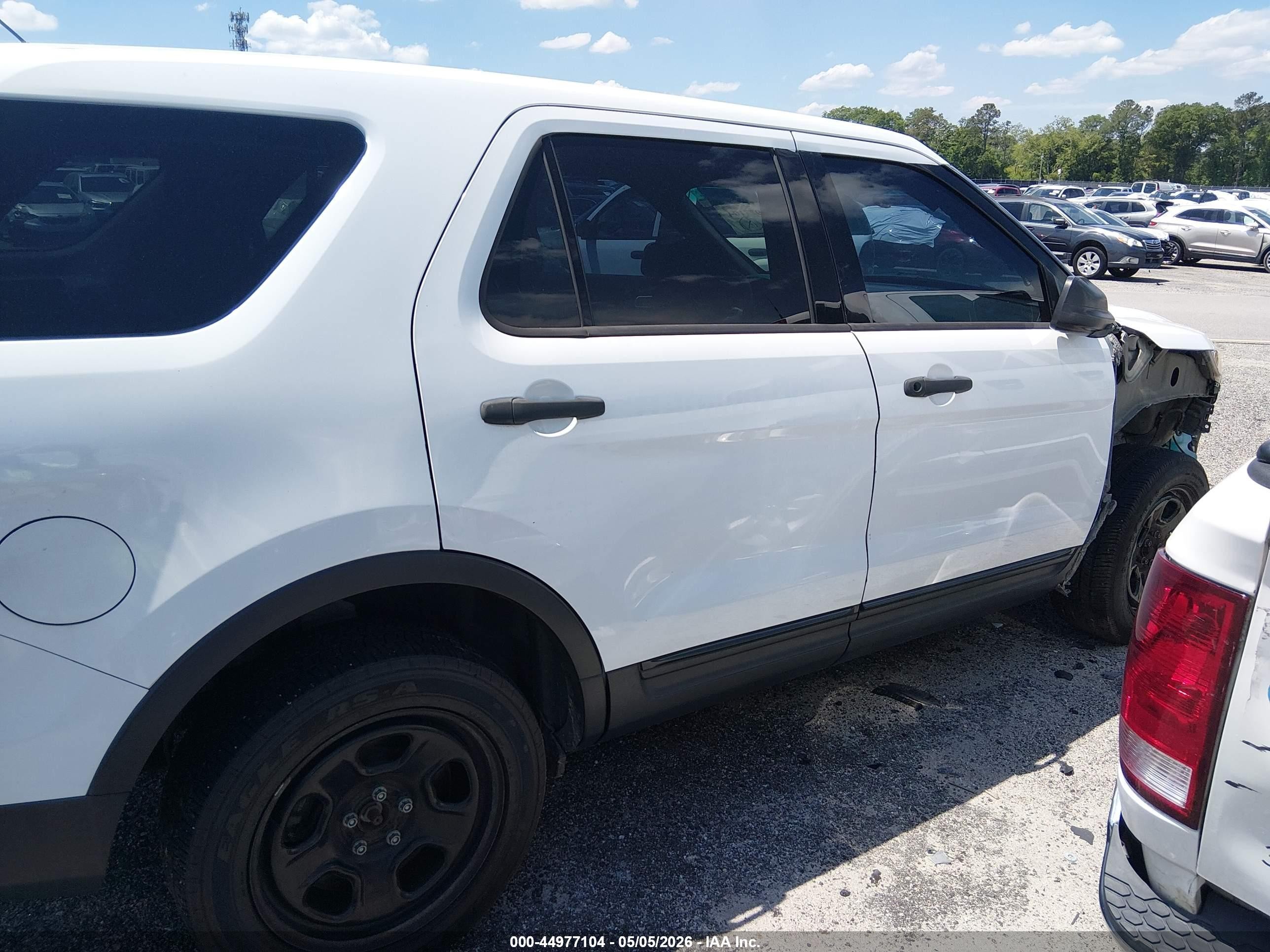 2015 Ford Utility Police Interceptor   White vin: 1FM5K8AR4FGC29885