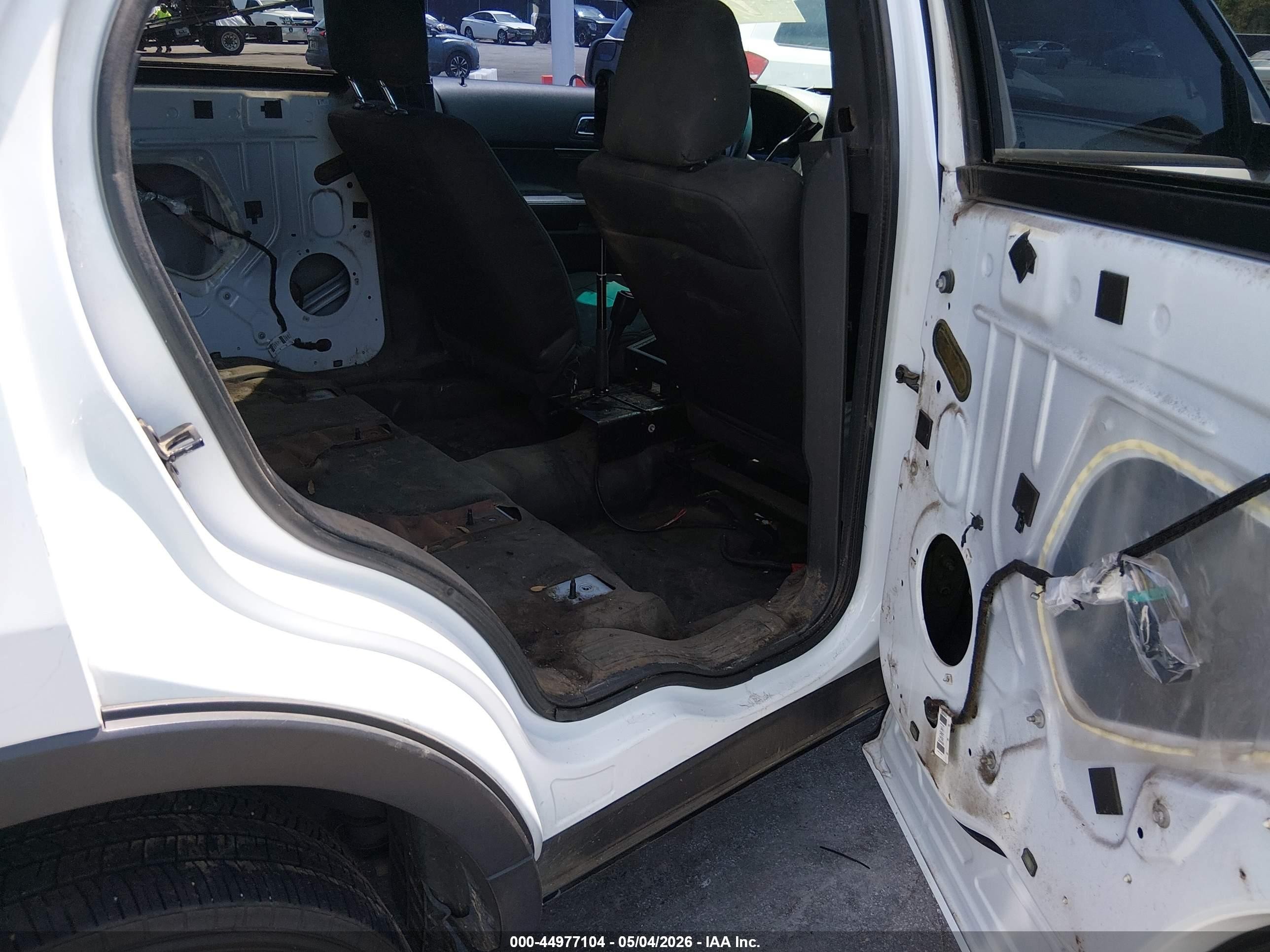 2015 Ford Utility Police Interceptor   White vin: 1FM5K8AR4FGC29885