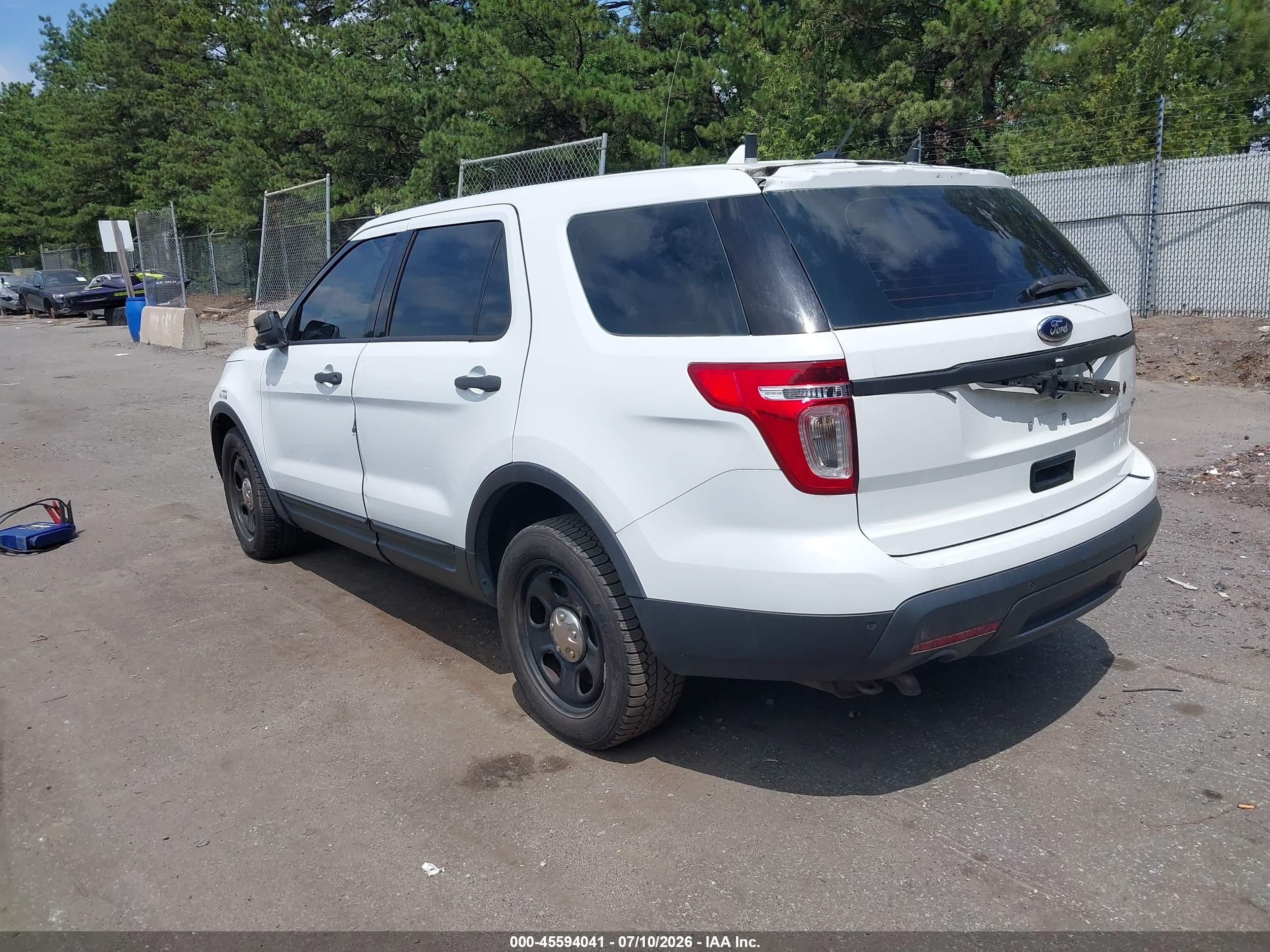 2014 Ford Utility Police Interceptor   White vin: 1FM5K8AR5EGC60626