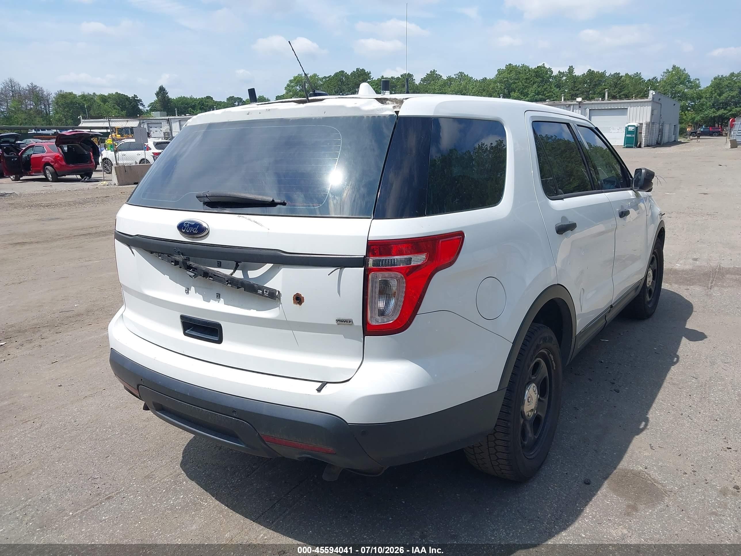 2014 Ford Utility Police Interceptor   White vin: 1FM5K8AR5EGC60626