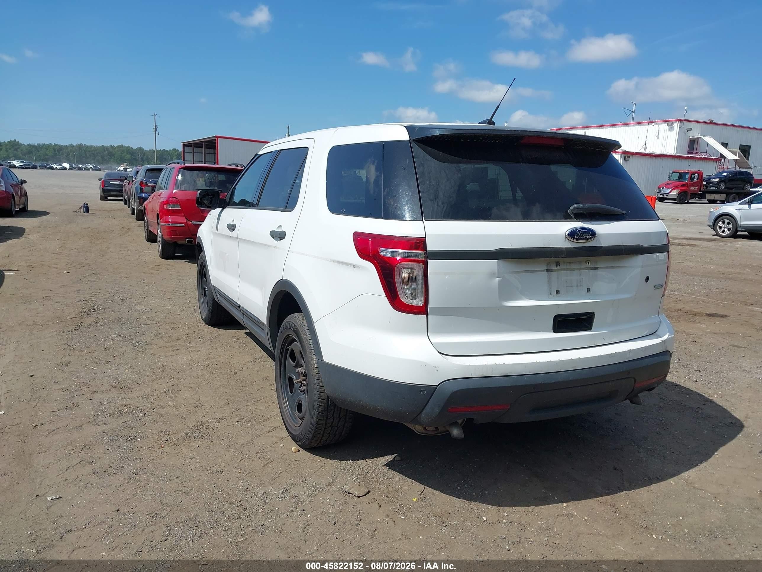 2015 Ford Utility Police Interceptor   White vin: 1FM5K8AR6FGA09938