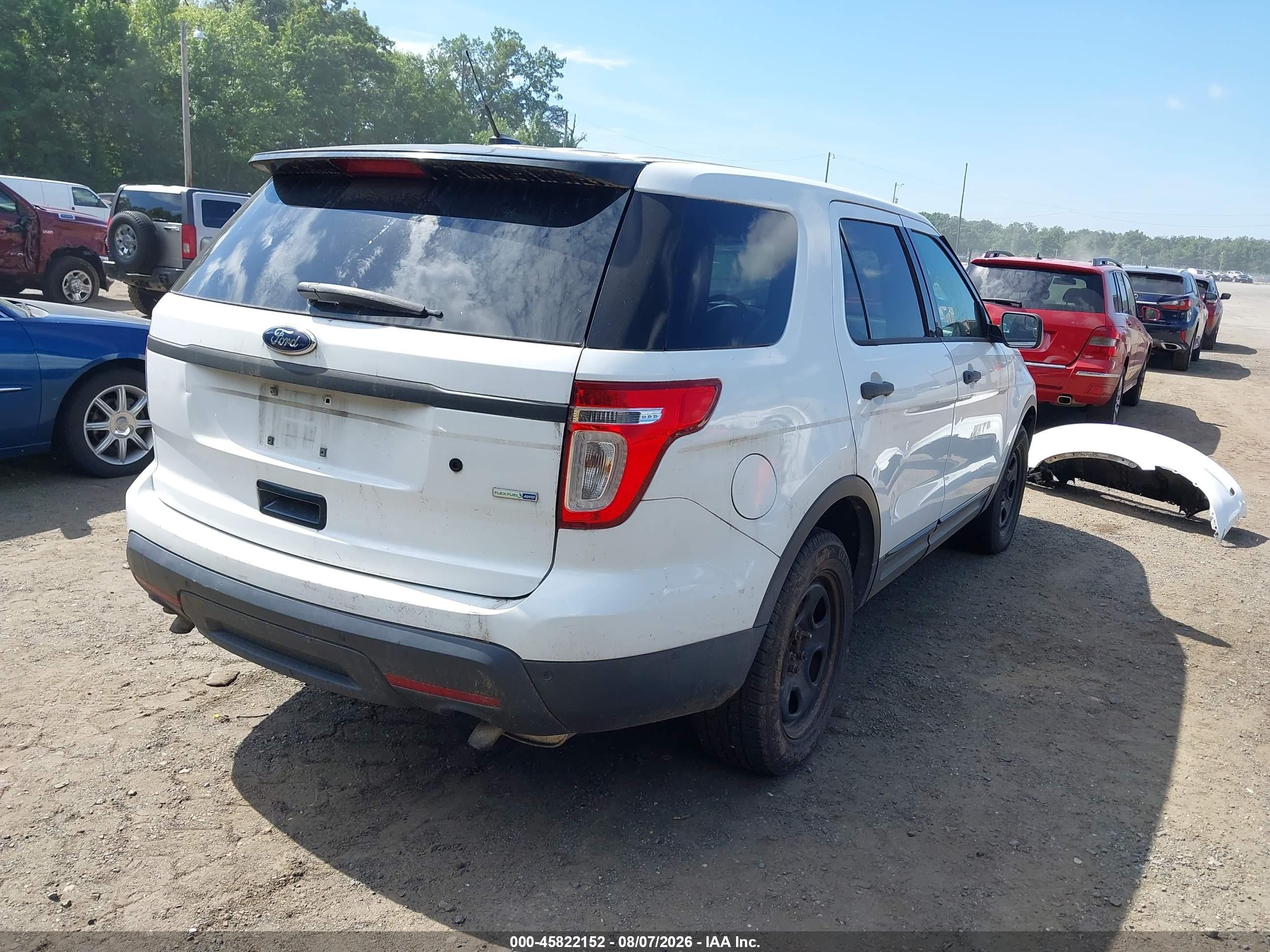 2015 Ford Utility Police Interceptor   White vin: 1FM5K8AR6FGA09938
