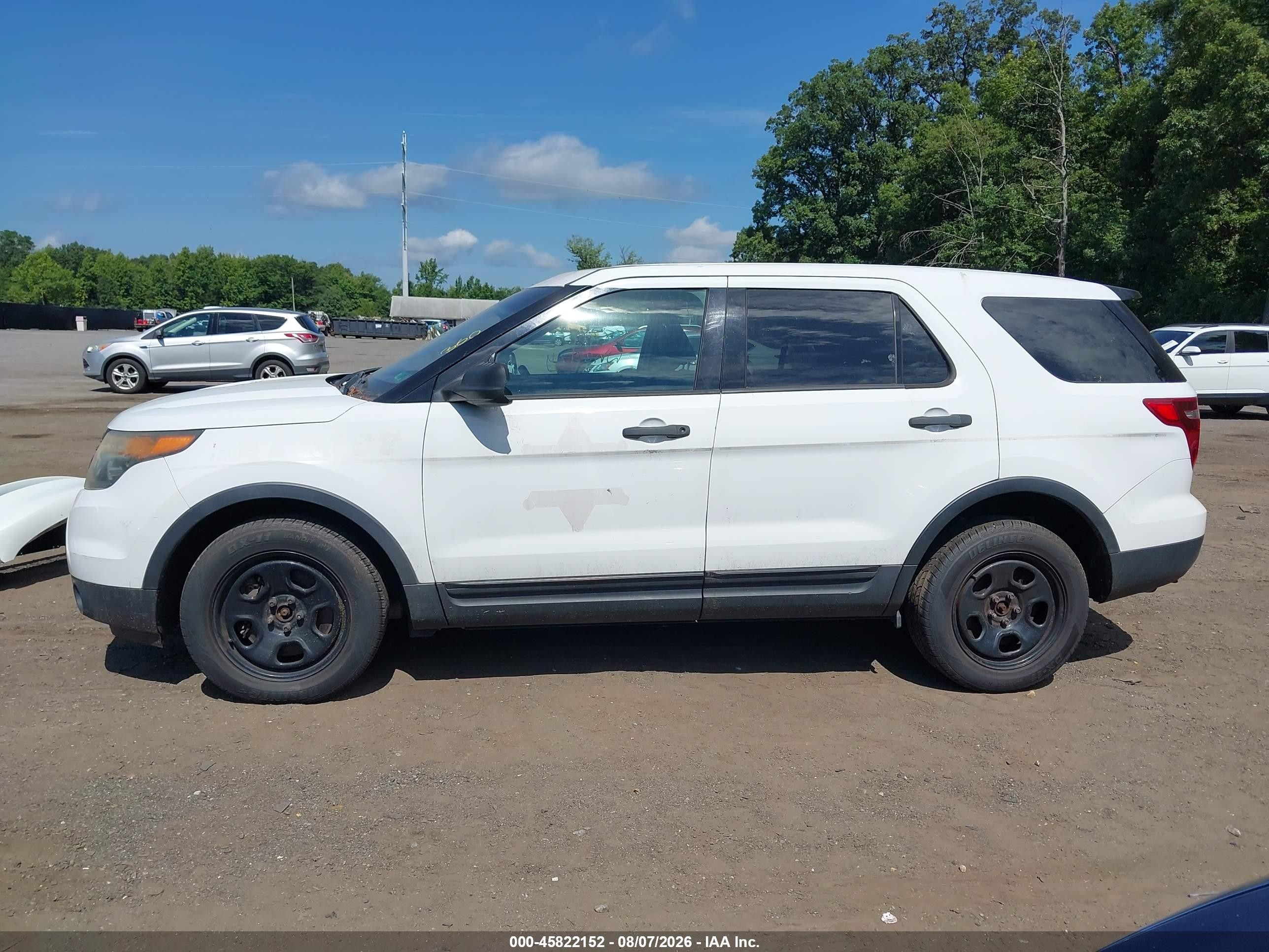 2015 Ford Utility Police Interceptor   White vin: 1FM5K8AR6FGA09938