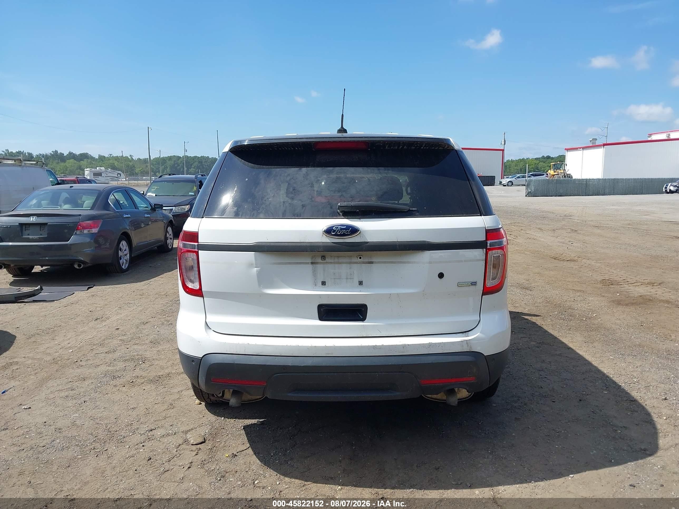 2015 Ford Utility Police Interceptor   White vin: 1FM5K8AR6FGA09938