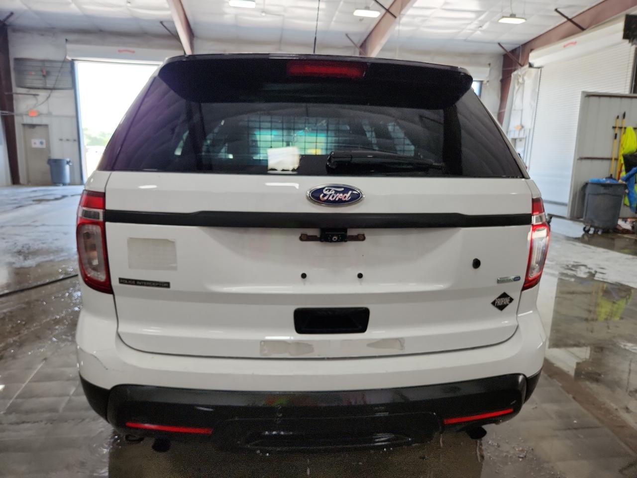 2015 Ford Explorer Police Interceptor White vin: 1FM5K8AR6FGC41634 Damage: Lift Gate, Dent(S) W/ Paint Dmg, 1/8 To 1/2 Inch