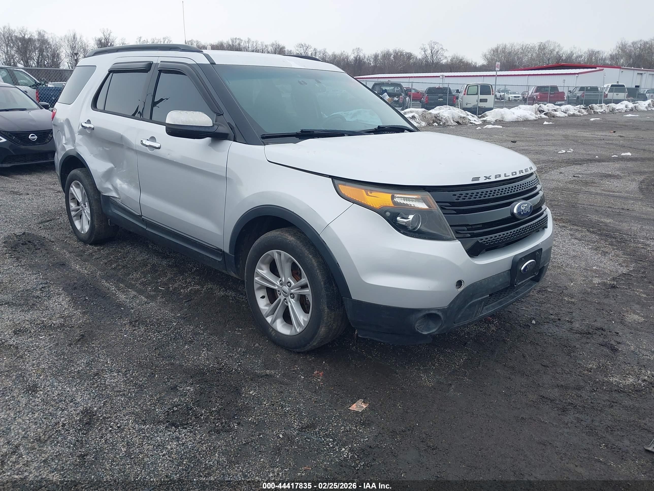 2014 Ford Police Interceptor   Silver vin: 1FM5K8AR7EGA33549