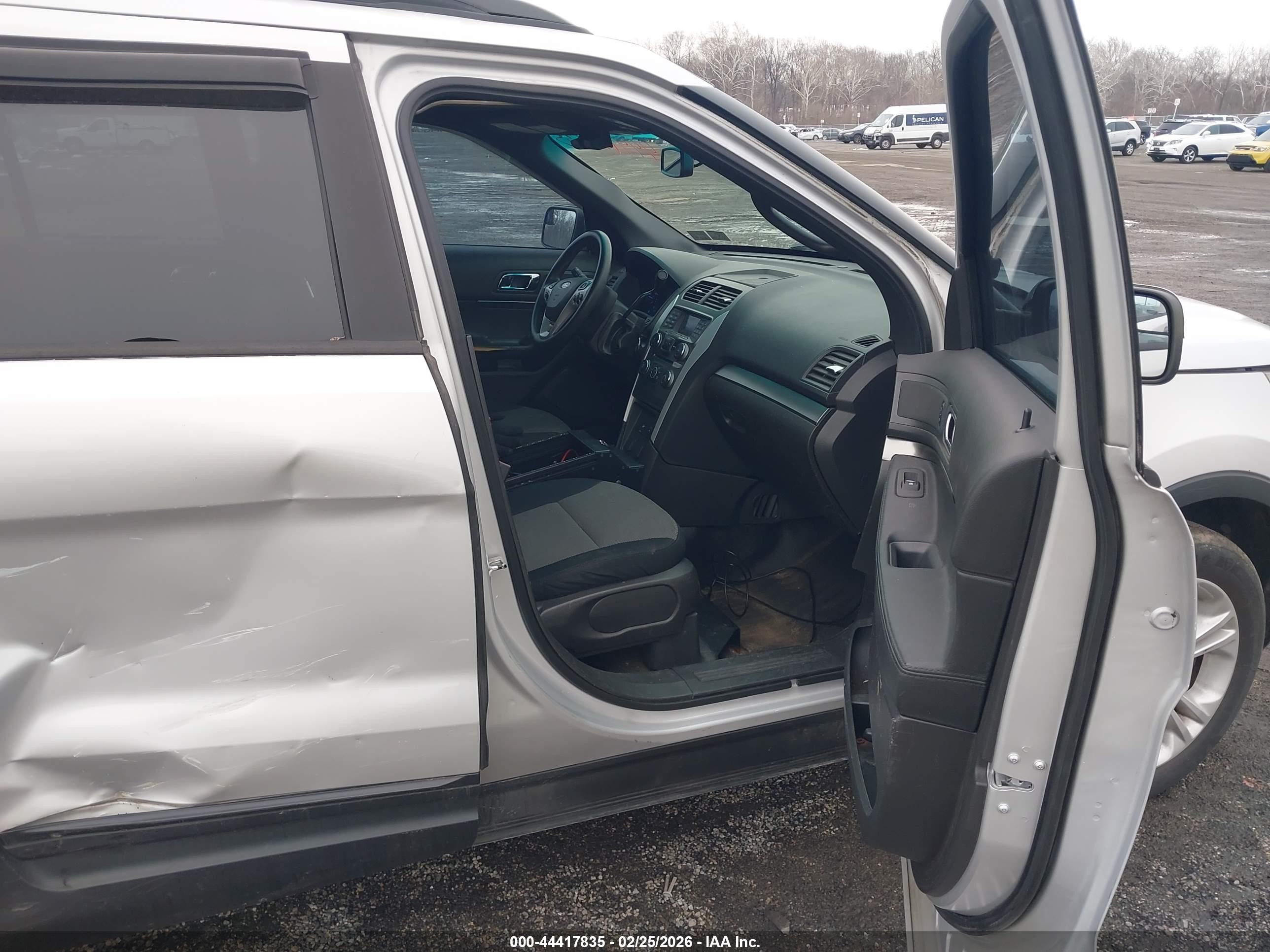 2014 Ford Police Interceptor   Silver vin: 1FM5K8AR7EGA33549