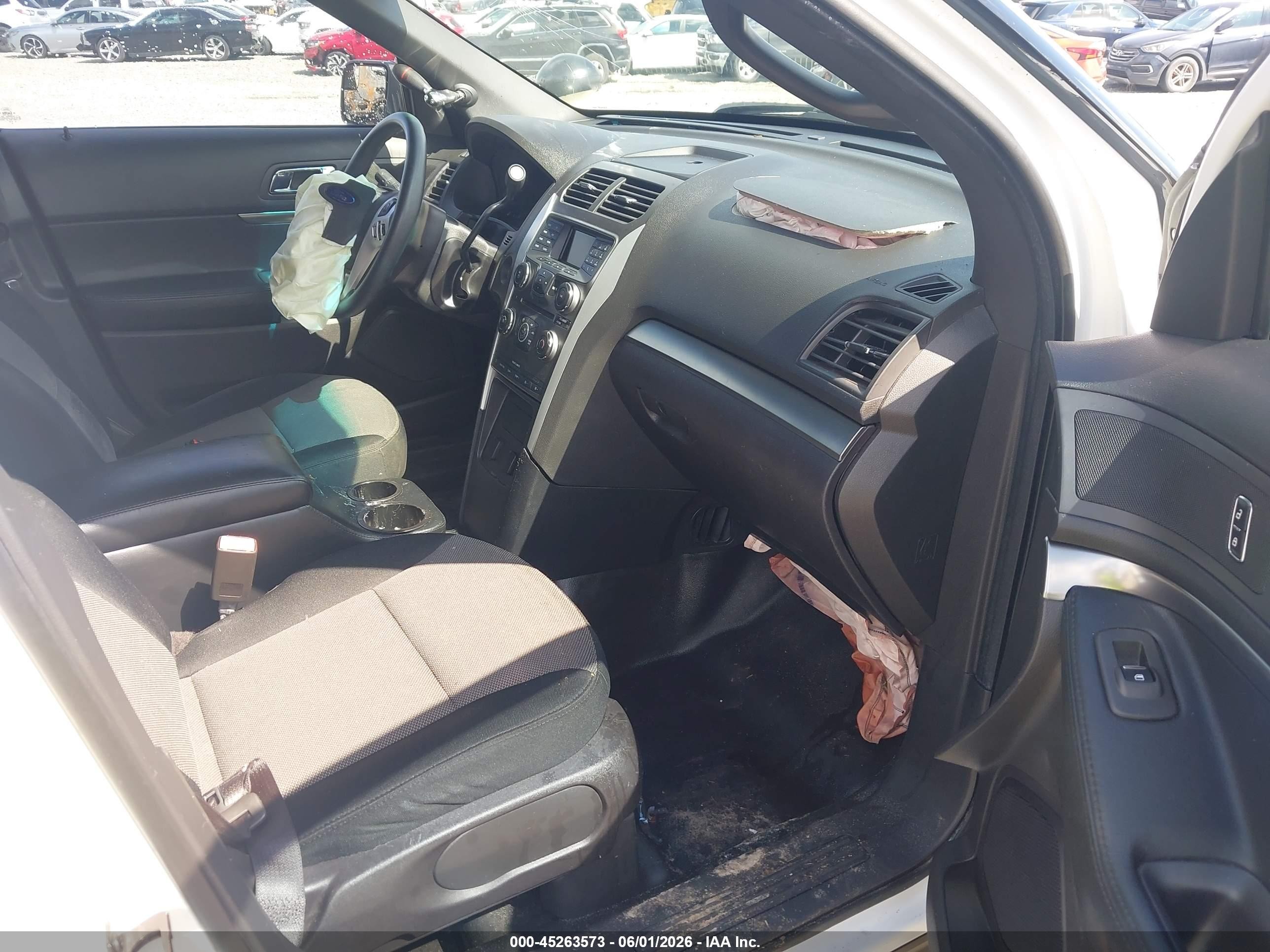 2015 Ford Utility Police Interceptor   White vin: 1FM5K8AR7FGA66374