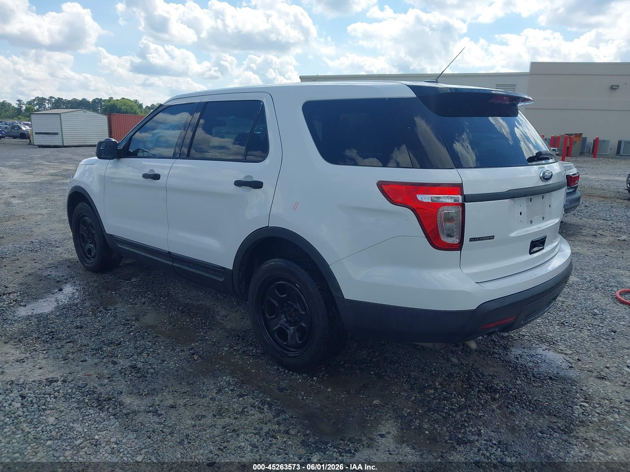 2015 Ford Utility Police Interceptor   White vin: 1FM5K8AR7FGA66374