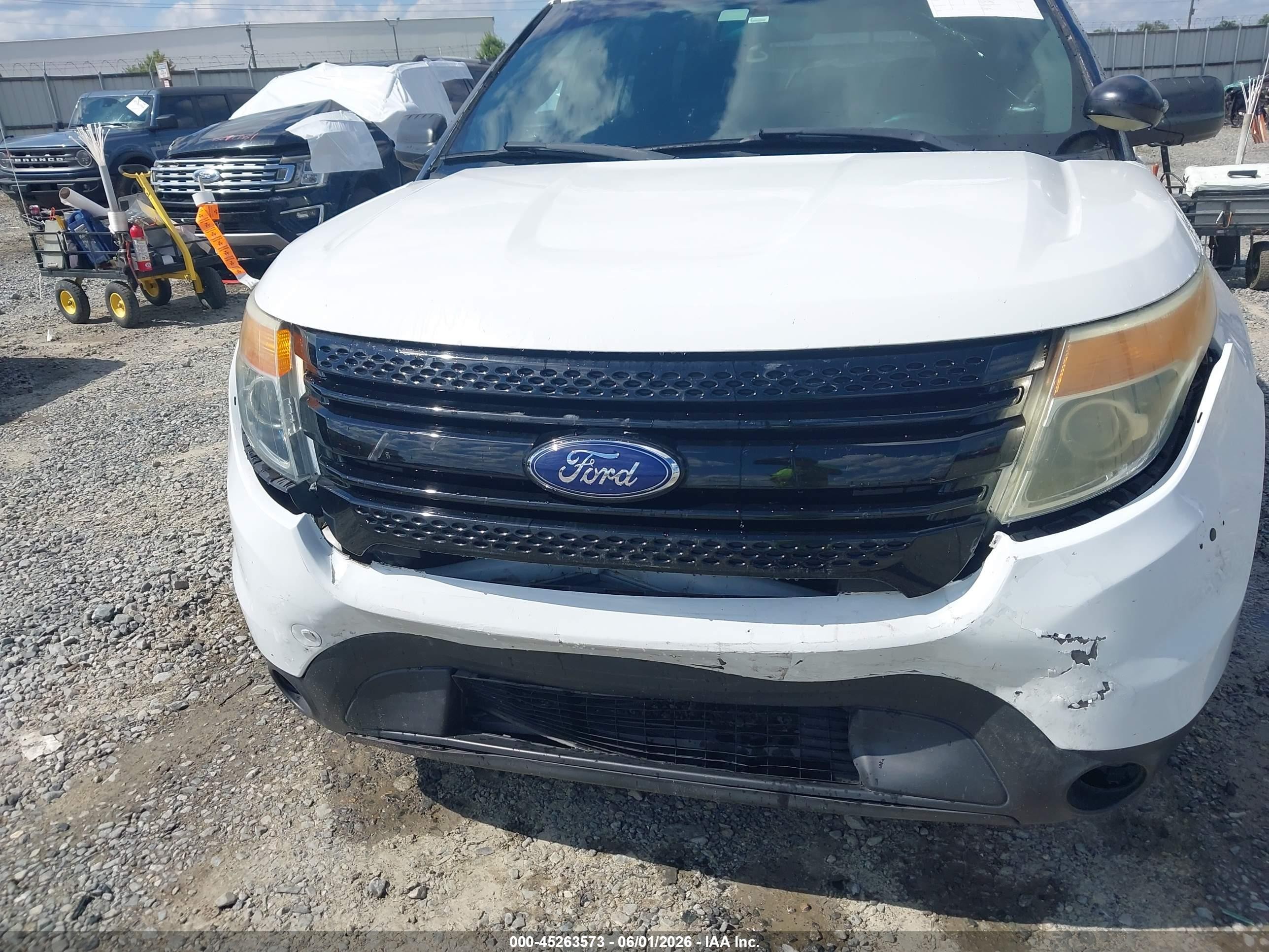 2015 Ford Utility Police Interceptor   White vin: 1FM5K8AR7FGA66374