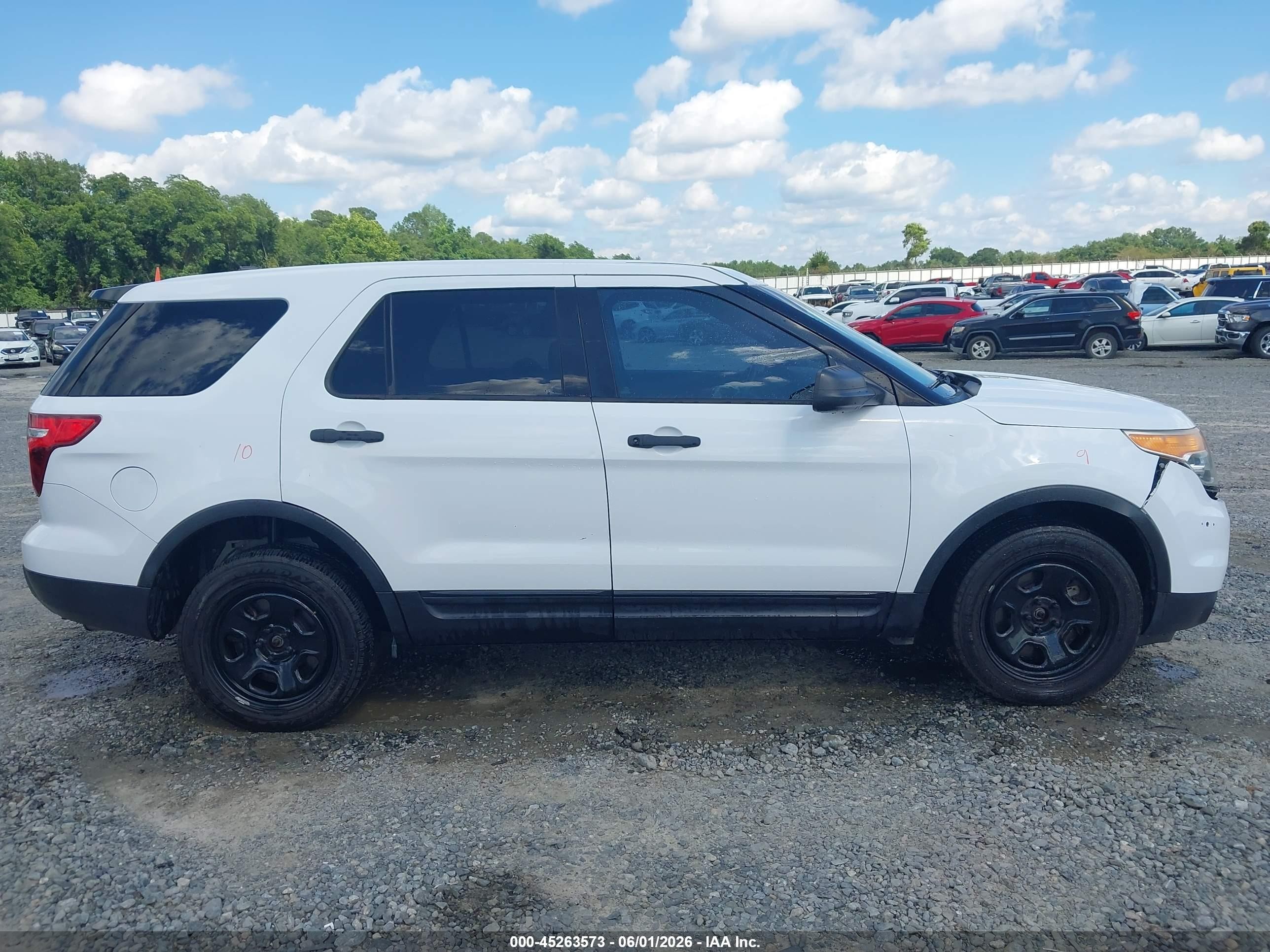 2015 Ford Utility Police Interceptor   White vin: 1FM5K8AR7FGA66374