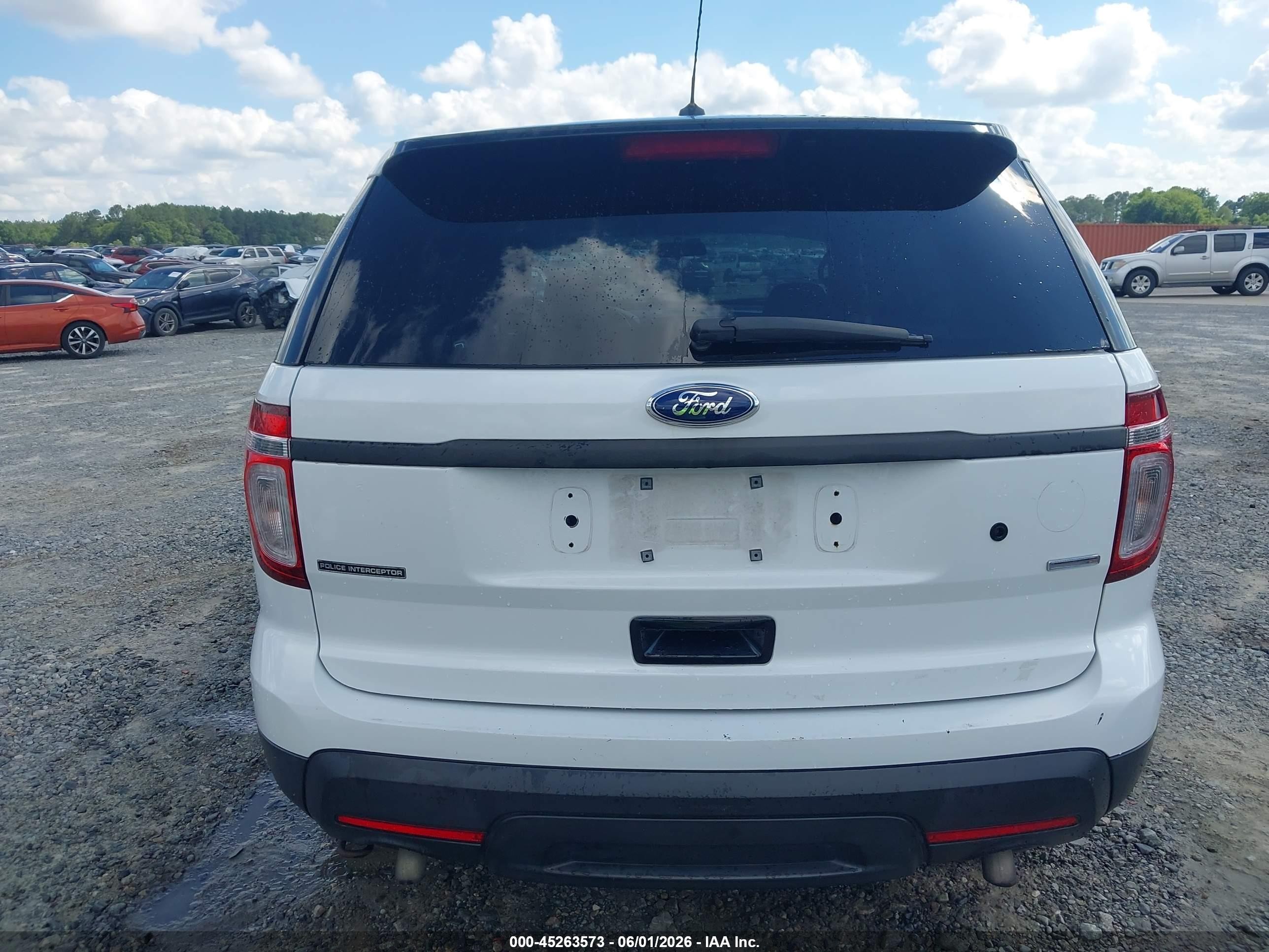 2015 Ford Utility Police Interceptor   White vin: 1FM5K8AR7FGA66374