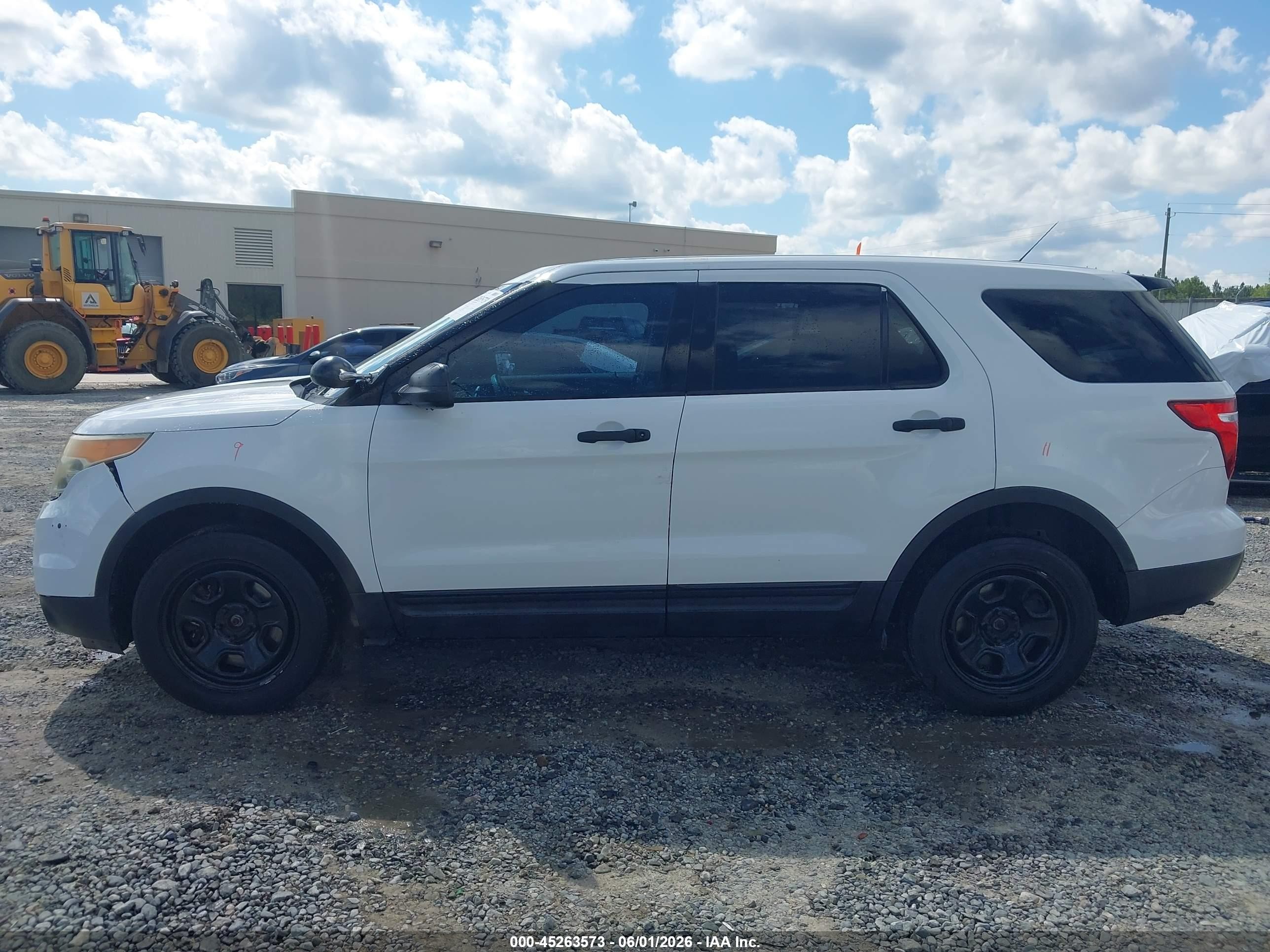 2015 Ford Utility Police Interceptor   White vin: 1FM5K8AR7FGA66374