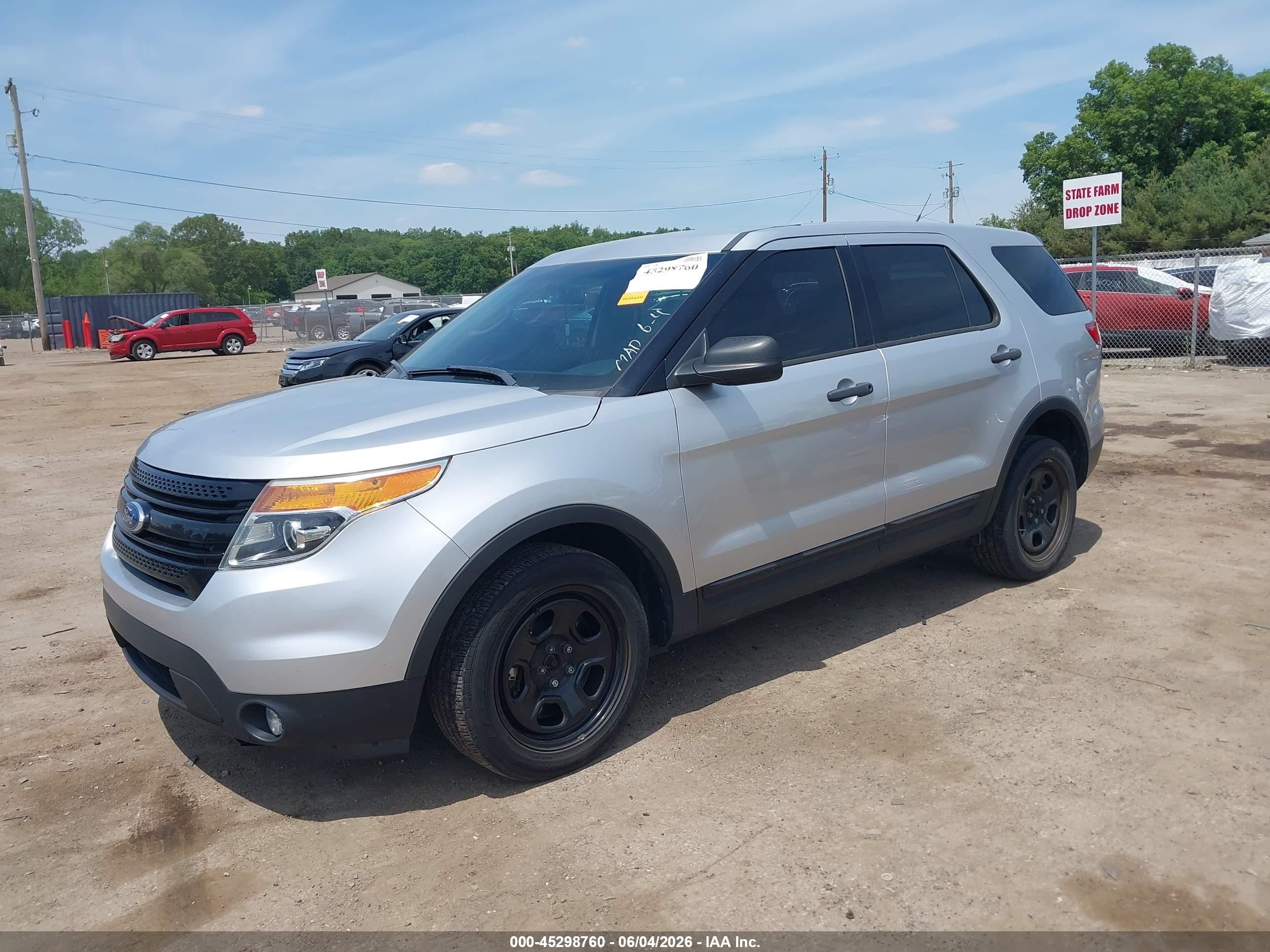 2015 Ford Utility Police Interceptor   Silver vin: 1FM5K8AR7FGC16449
