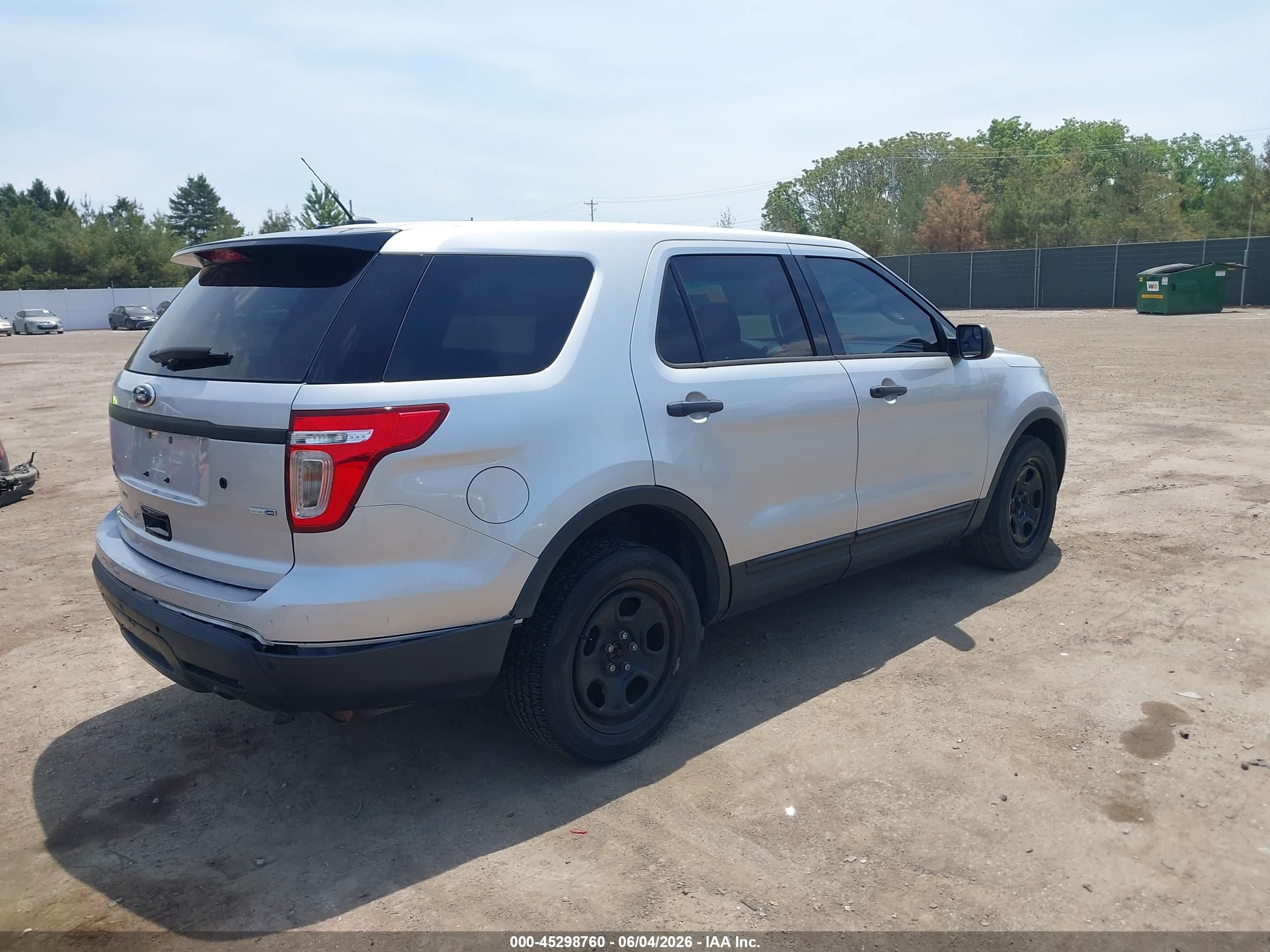 2015 Ford Utility Police Interceptor   Silver vin: 1FM5K8AR7FGC16449