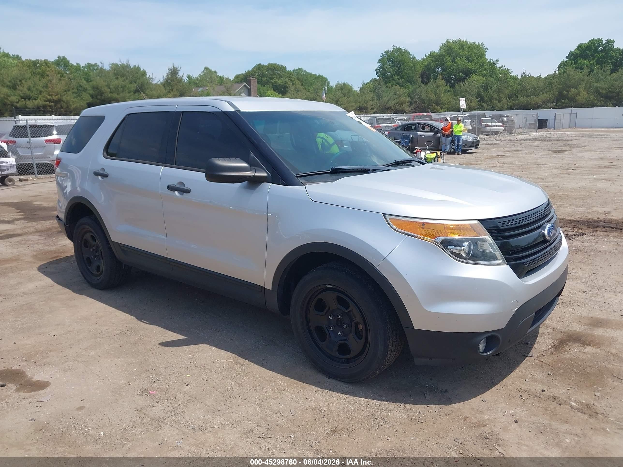 2015 Ford Utility Police Interceptor   Silver vin: 1FM5K8AR7FGC16449