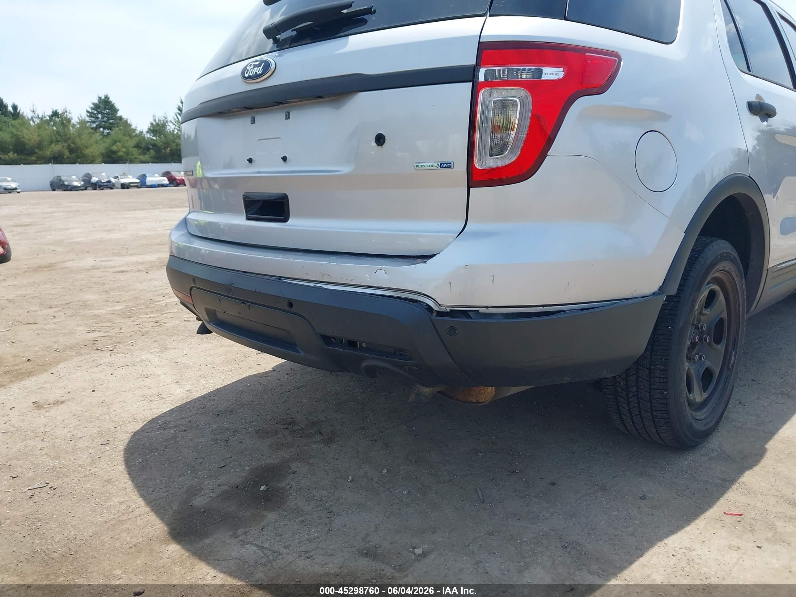 2015 Ford Utility Police Interceptor   Silver vin: 1FM5K8AR7FGC16449
