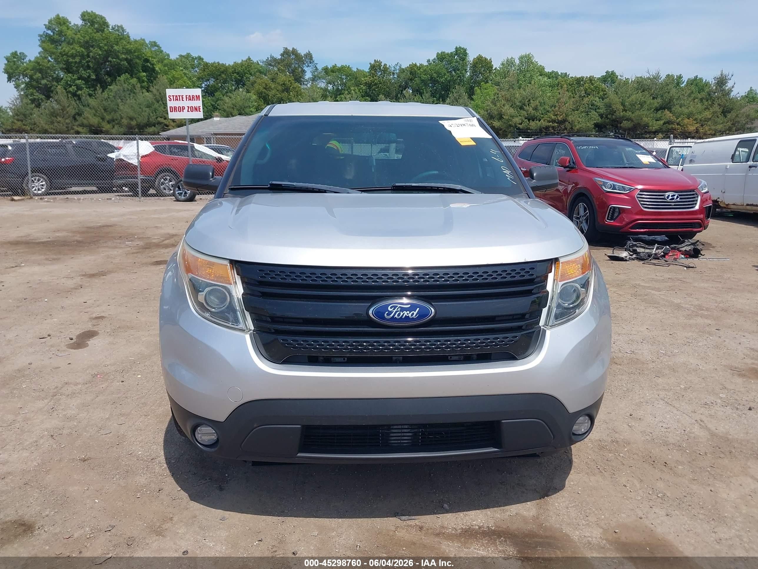 2015 Ford Utility Police Interceptor   Silver vin: 1FM5K8AR7FGC16449