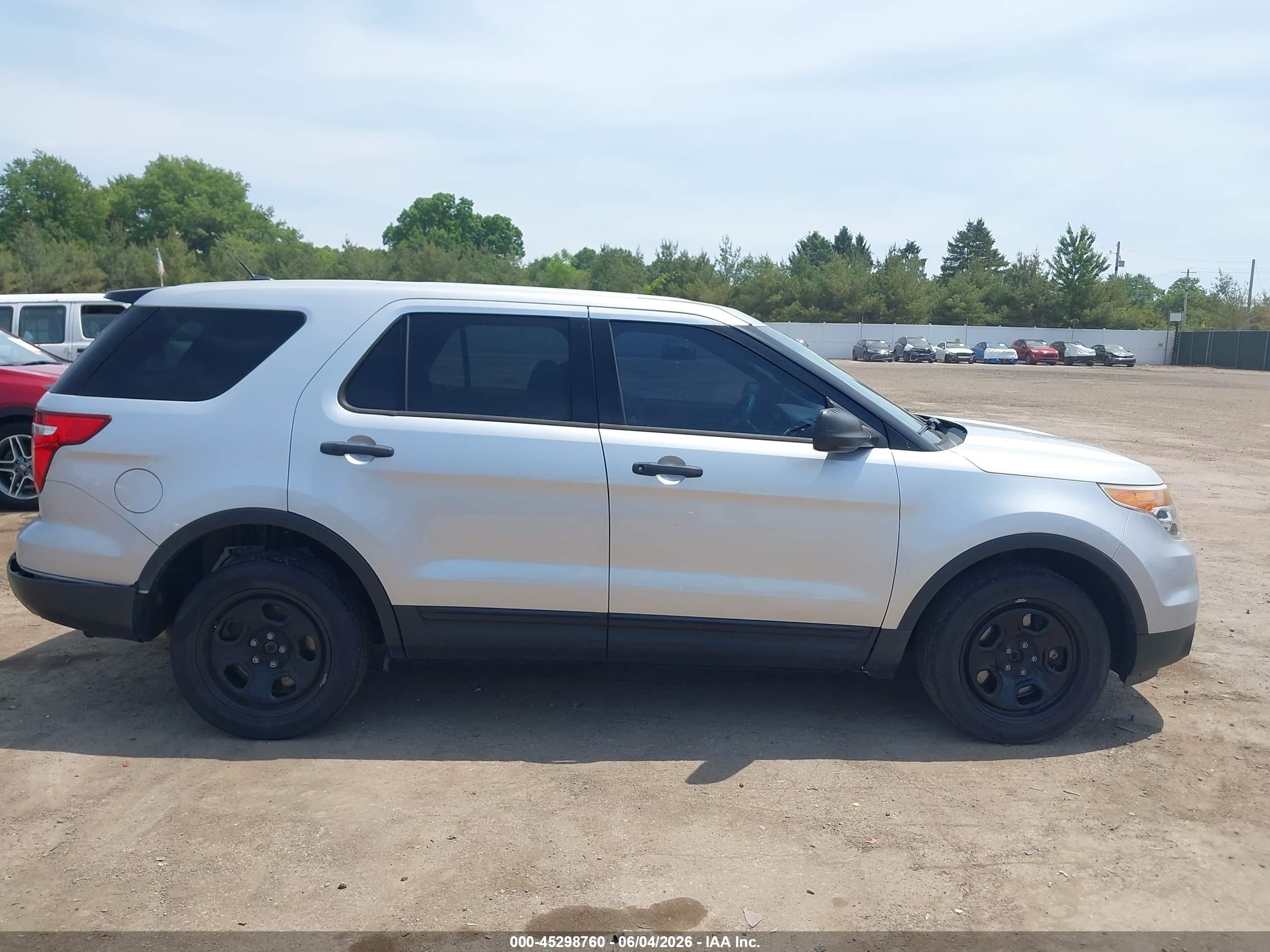 2015 Ford Utility Police Interceptor   Silver vin: 1FM5K8AR7FGC16449
