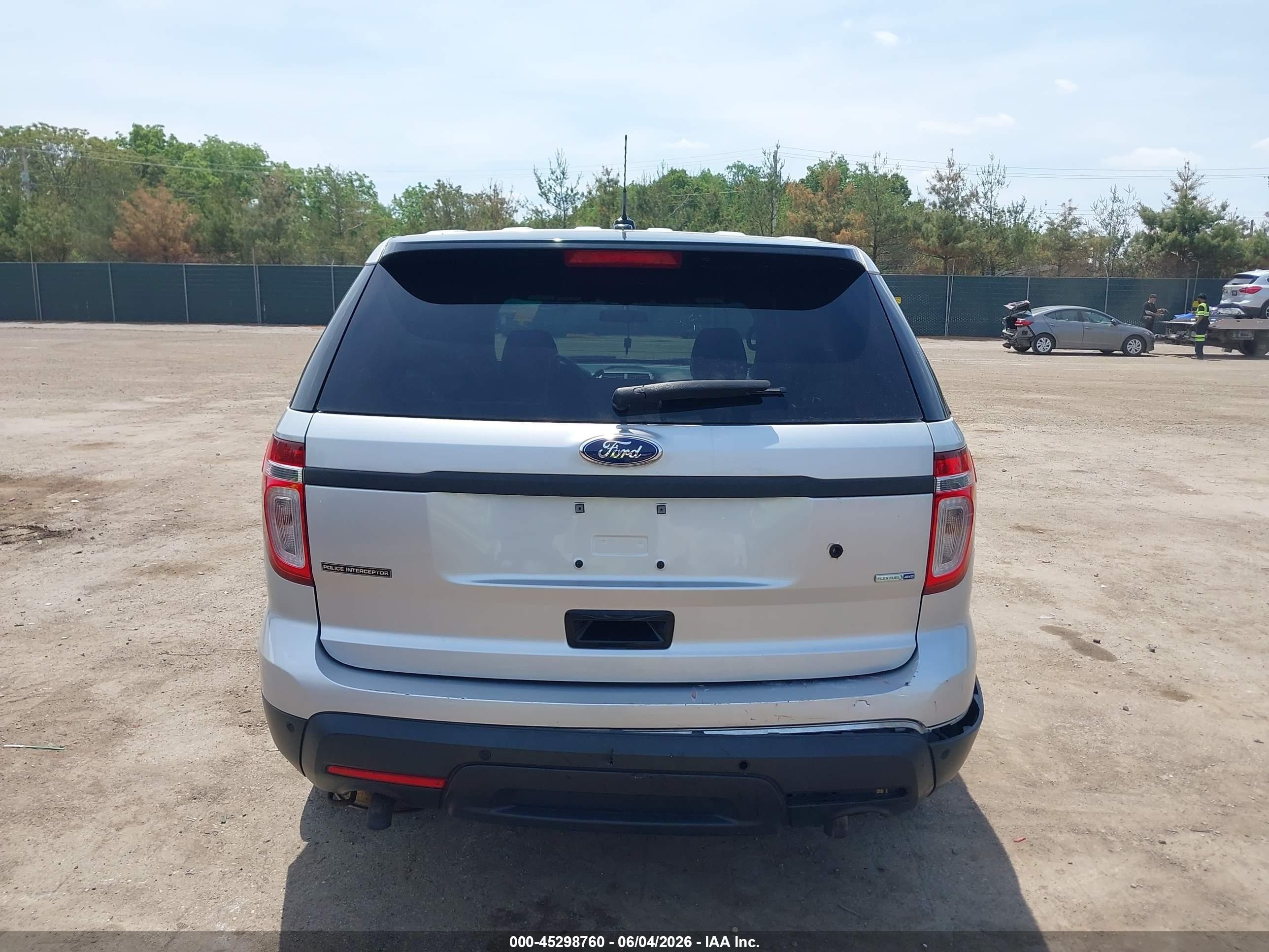2015 Ford Utility Police Interceptor   Silver vin: 1FM5K8AR7FGC16449
