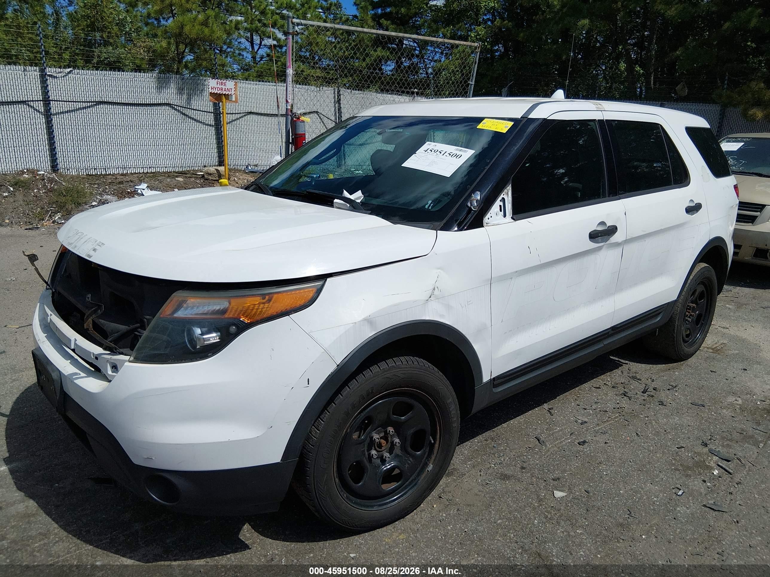 2014 Ford Utility Police Interceptor   White vin: 1FM5K8AR8EGA50442