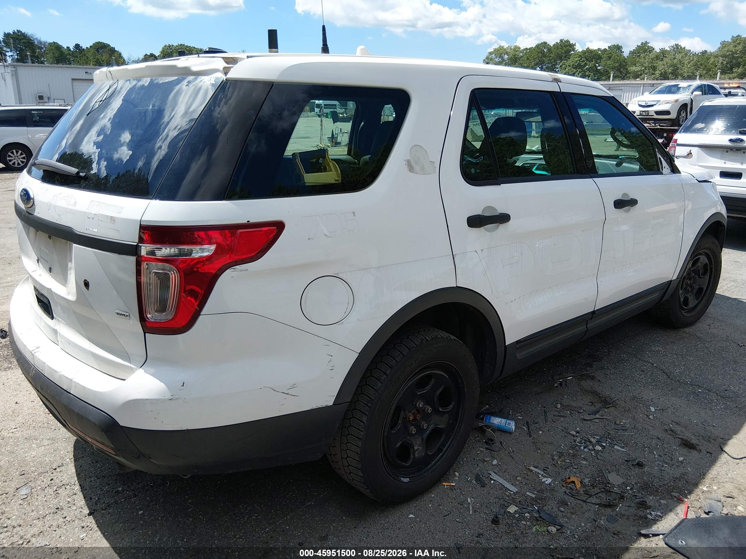 2014 Ford Utility Police Interceptor   White vin: 1FM5K8AR8EGA50442