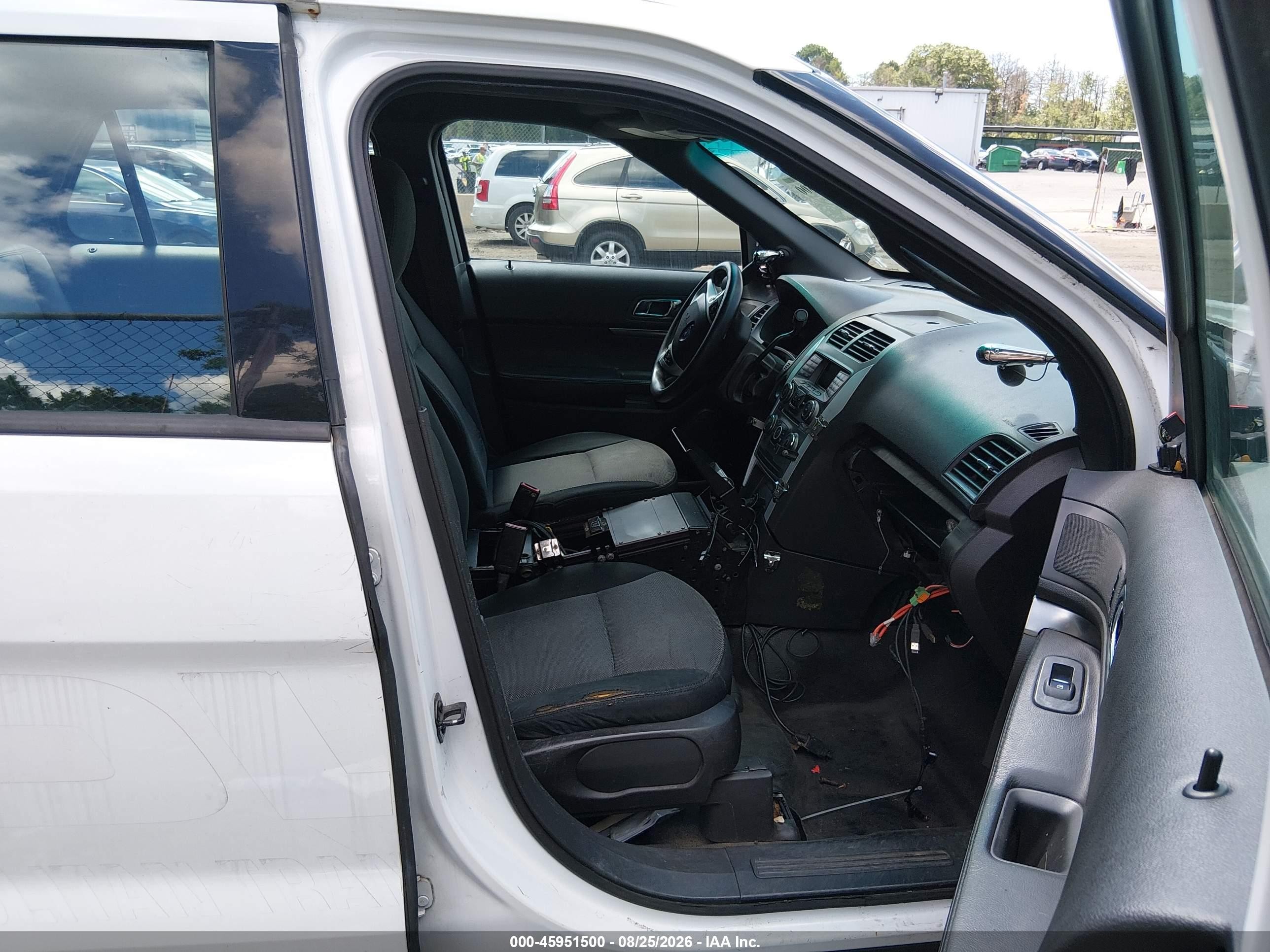 2014 Ford Utility Police Interceptor   White vin: 1FM5K8AR8EGA50442