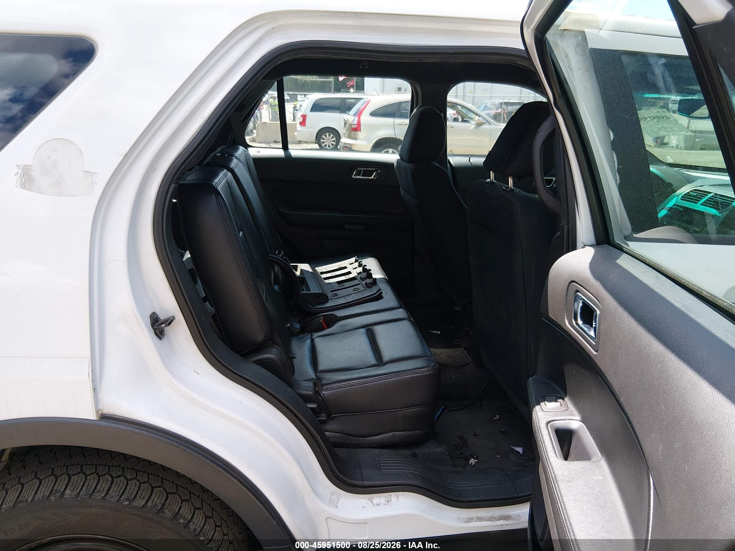 2014 Ford Utility Police Interceptor   White vin: 1FM5K8AR8EGA50442