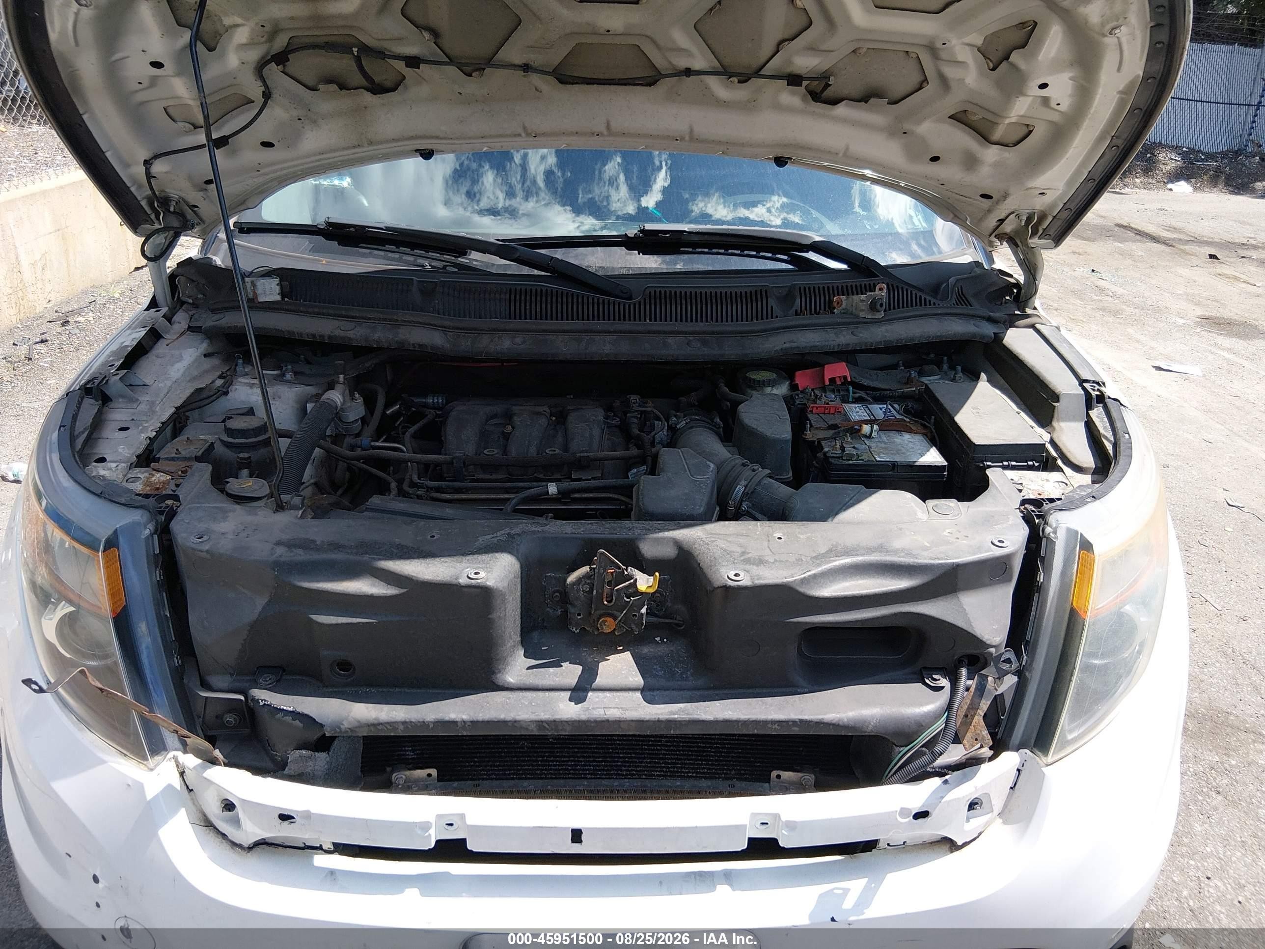 2014 Ford Utility Police Interceptor   White vin: 1FM5K8AR8EGA50442