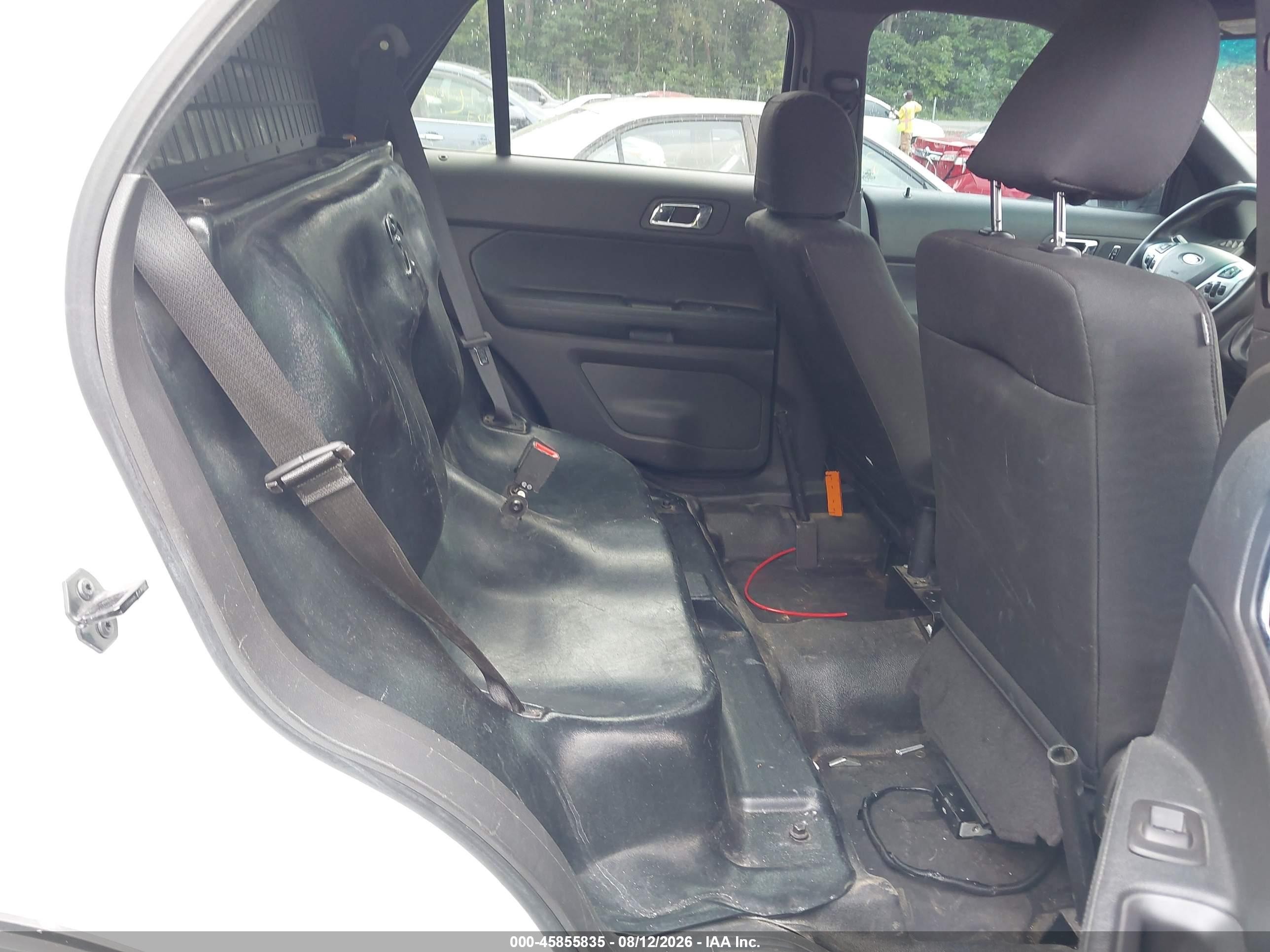 2015 Ford Utility Police Interceptor   White vin: 1FM5K8AR8FGC08523