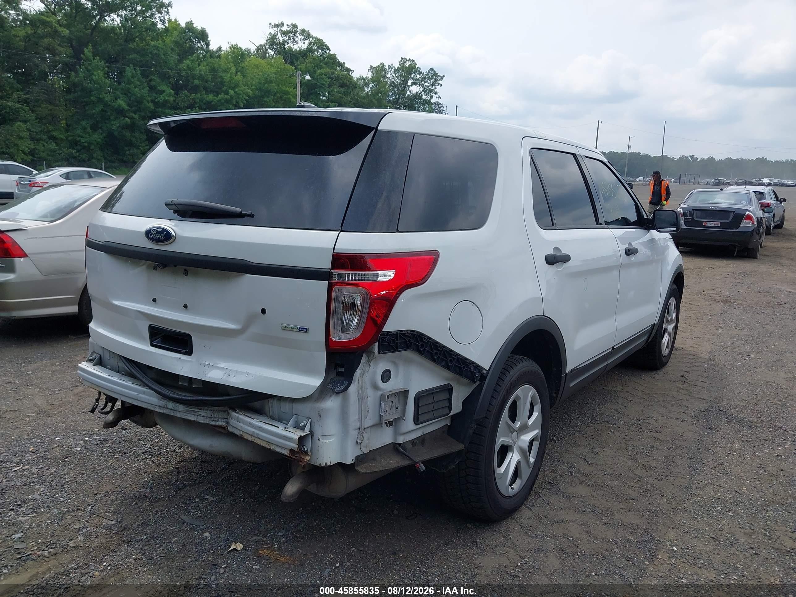 2015 Ford Utility Police Interceptor   White vin: 1FM5K8AR8FGC08523